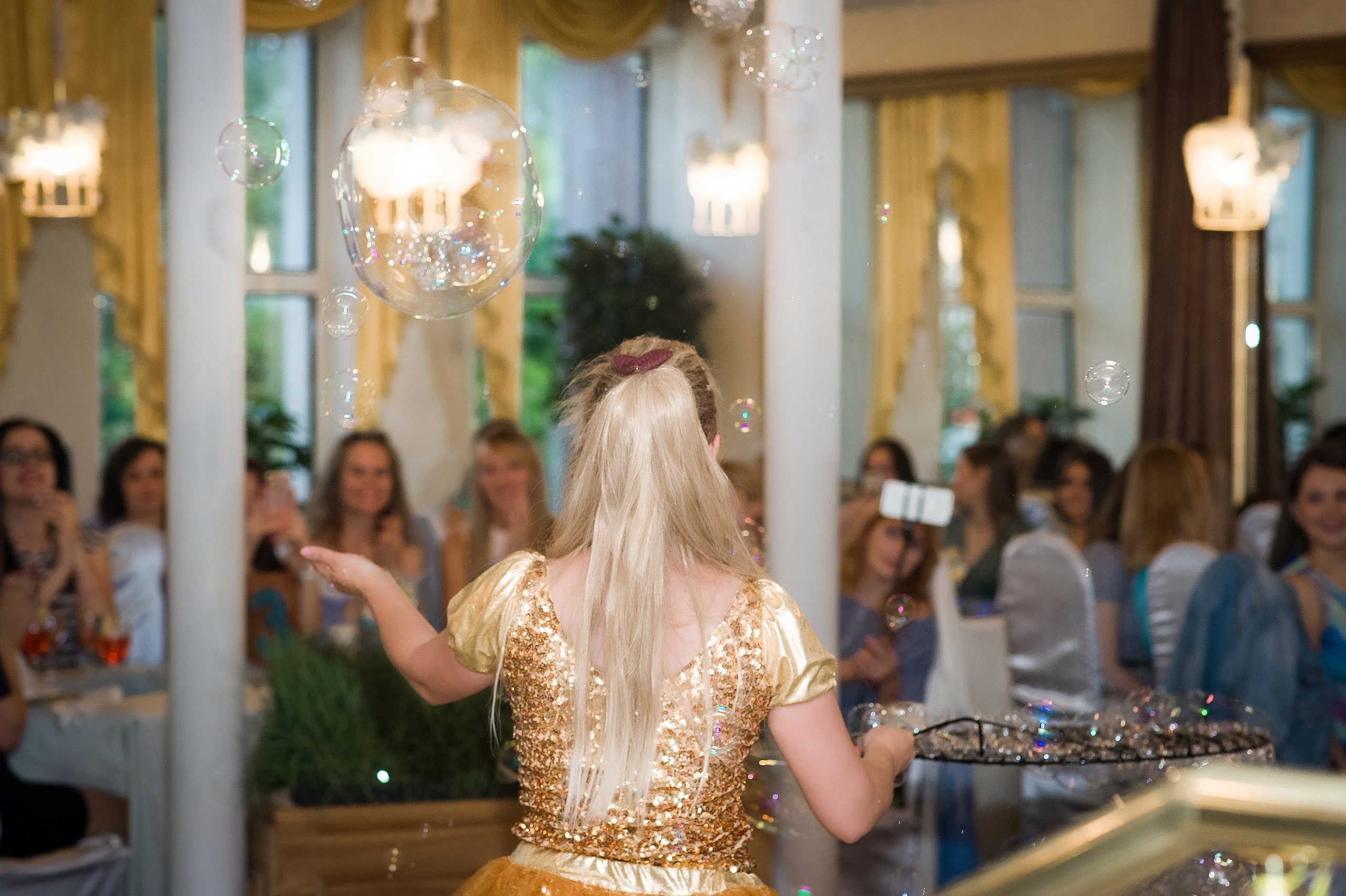 Корпоратив. Завтрак в платьях