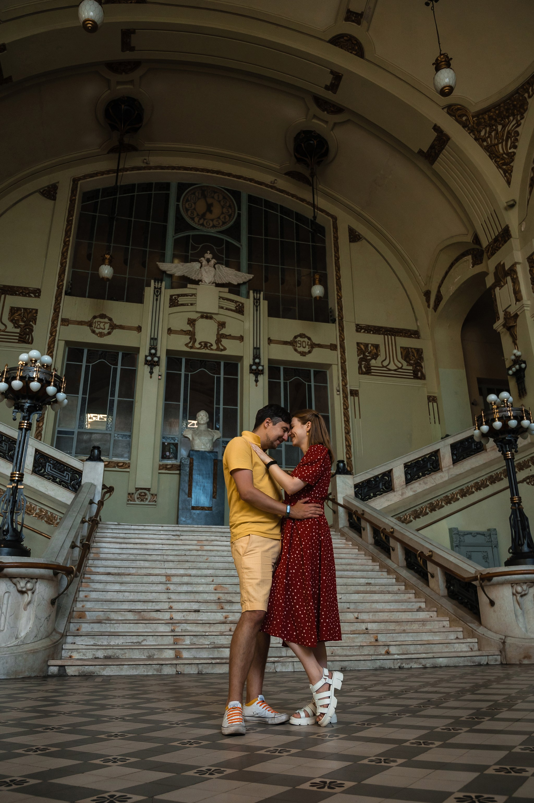 Пара на Витебском вокзале. Свадебный и семейный фотограф из Санкт-Петербурга Климов Анатолий