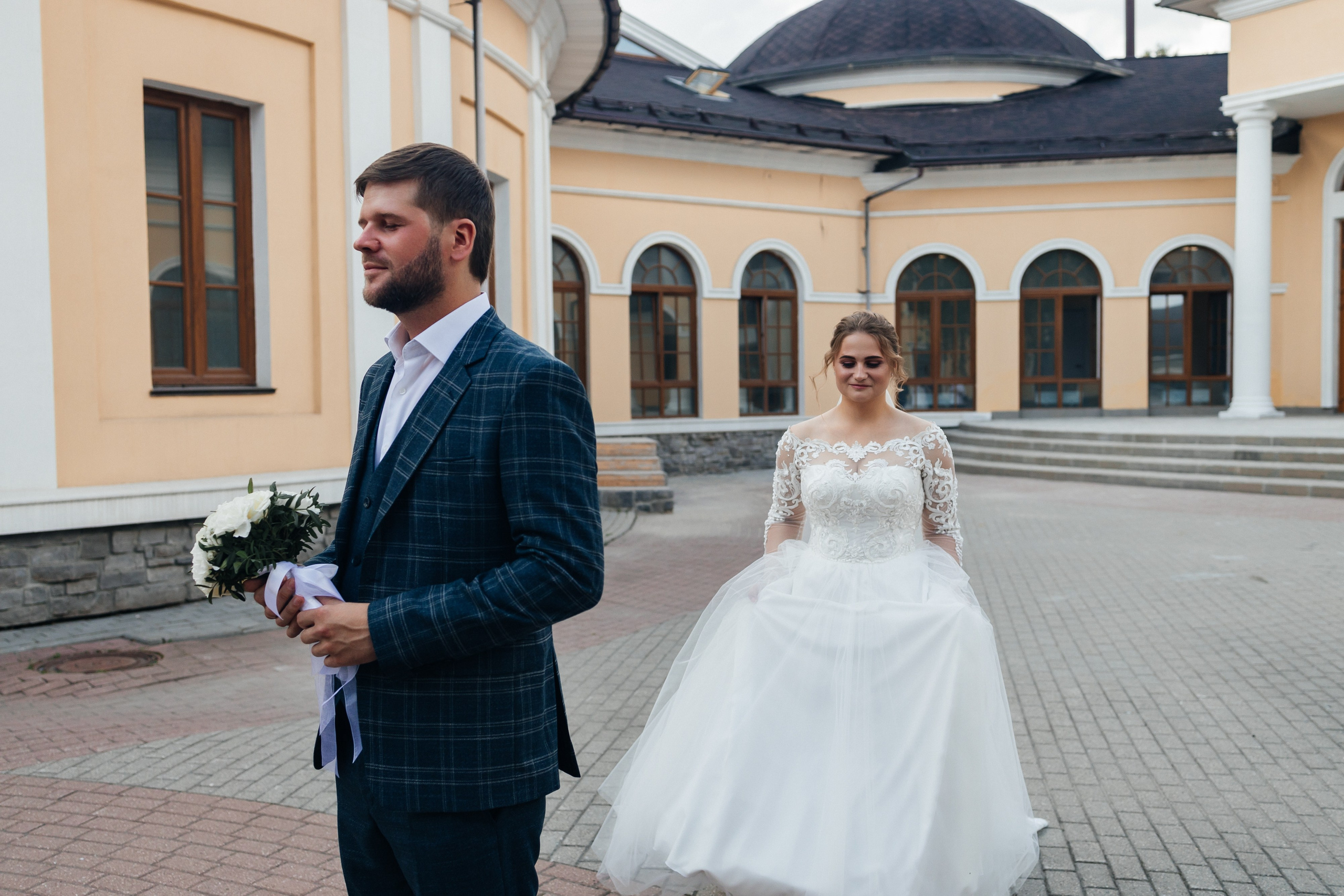 Трогательная выездная церемония в уютном ресторане. Олег Сверчков | Свадебный фотограф Вологда