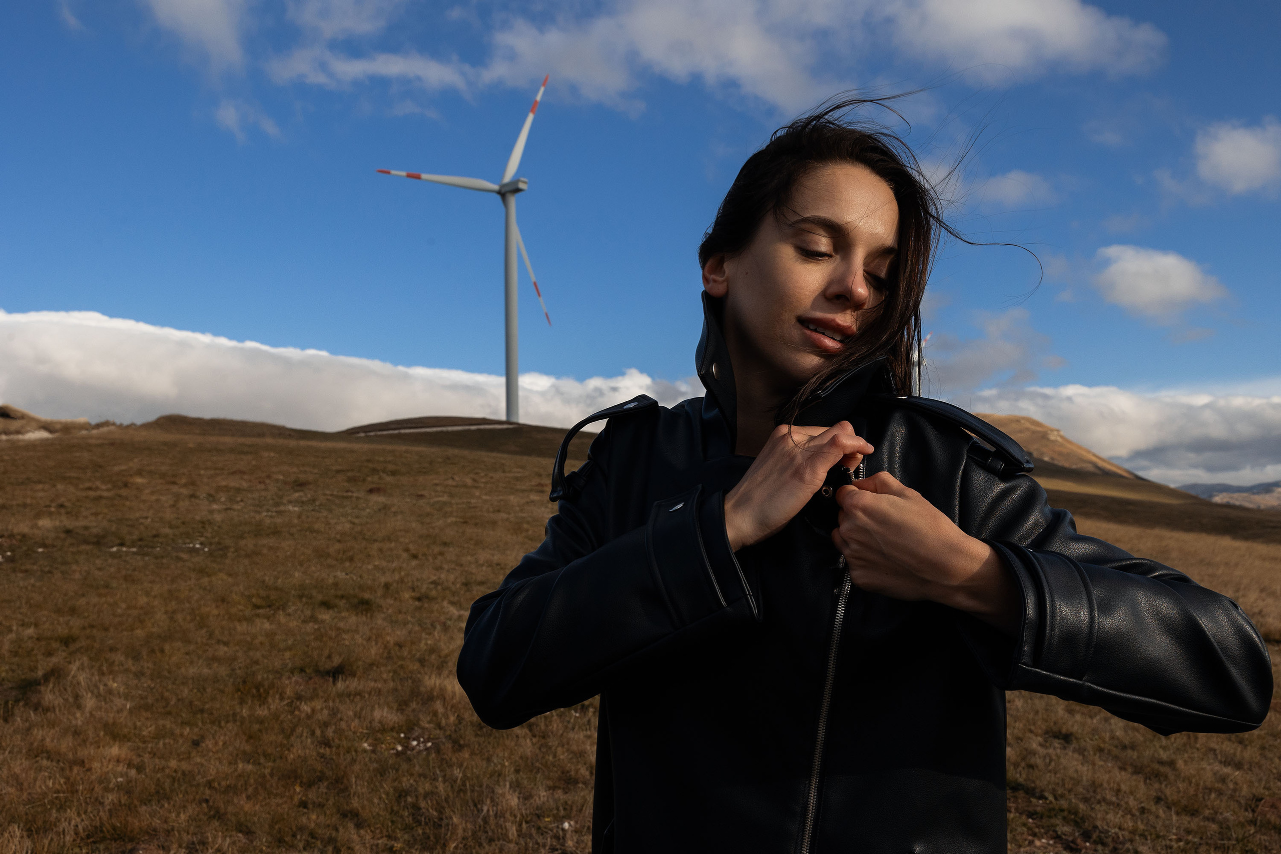 Ирина — Wind Farm in Montenegro. Портретный фотограф, контент фотограф, продающие фото в Москве и МО