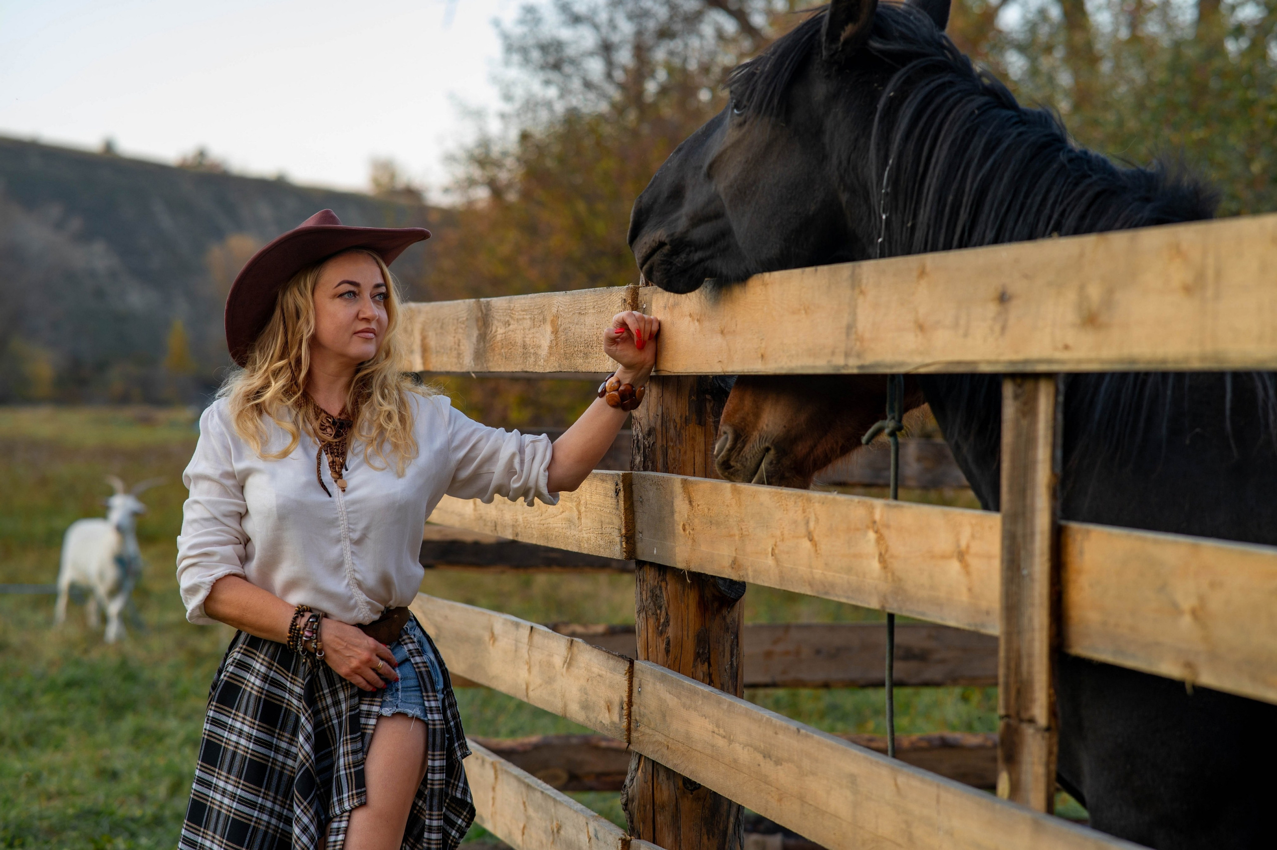 Юлия в осенней природе. Семейный и свадебный фотограф в Абакане Юлия Су