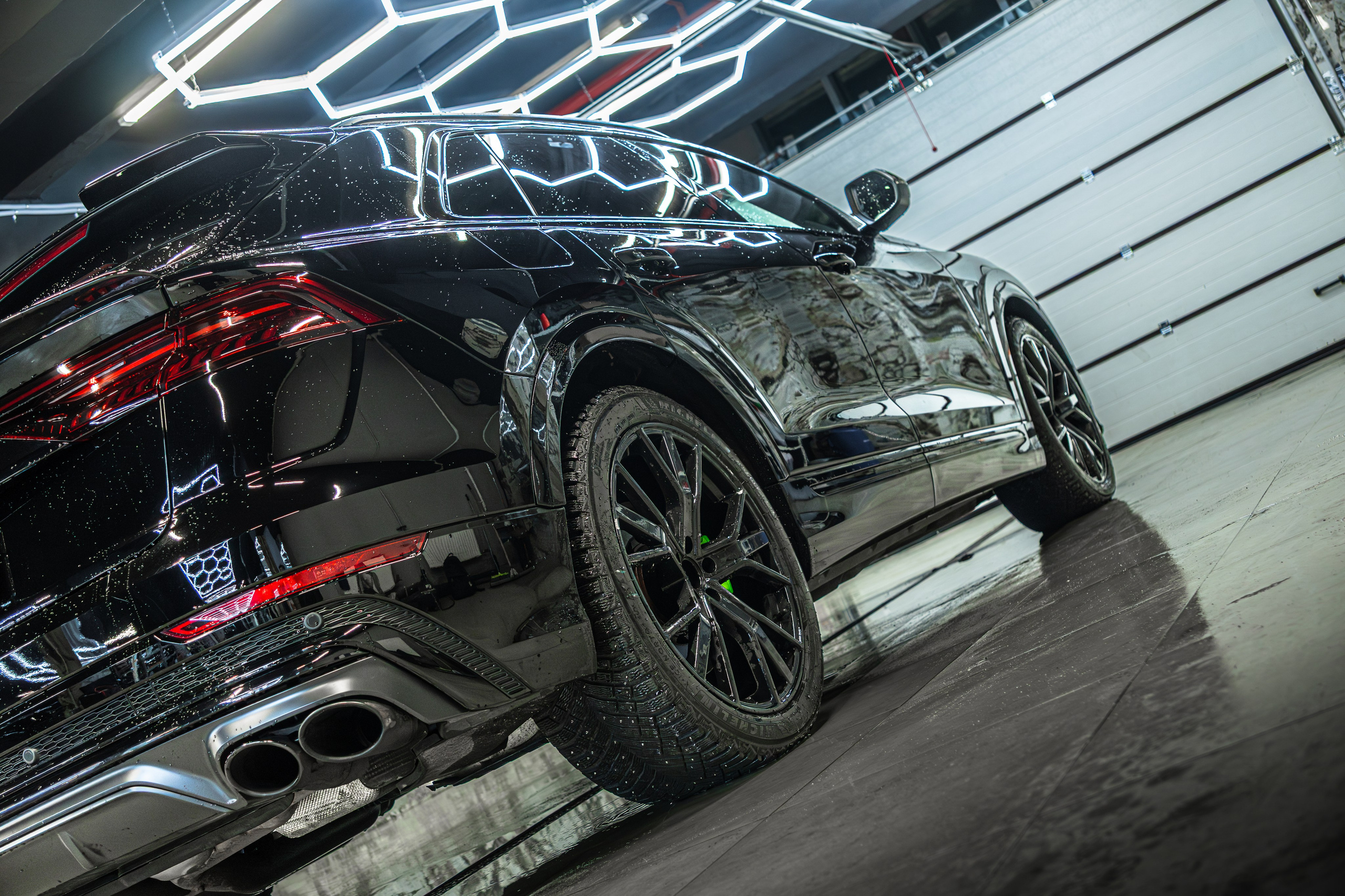 Audi Q8. Valya Fleks