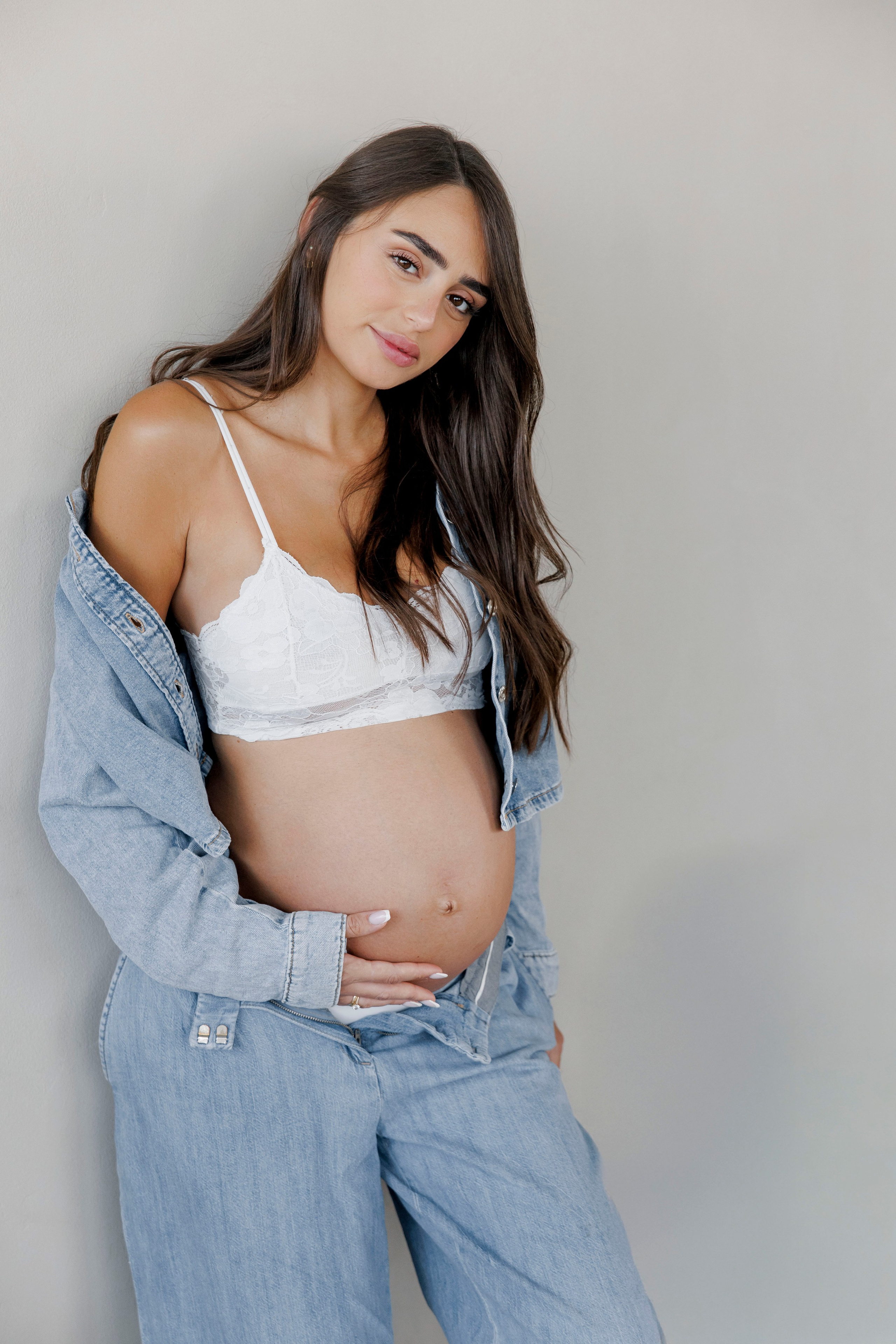 Pregnancy photoshoot inside the studio in Tel Aviv. Главная