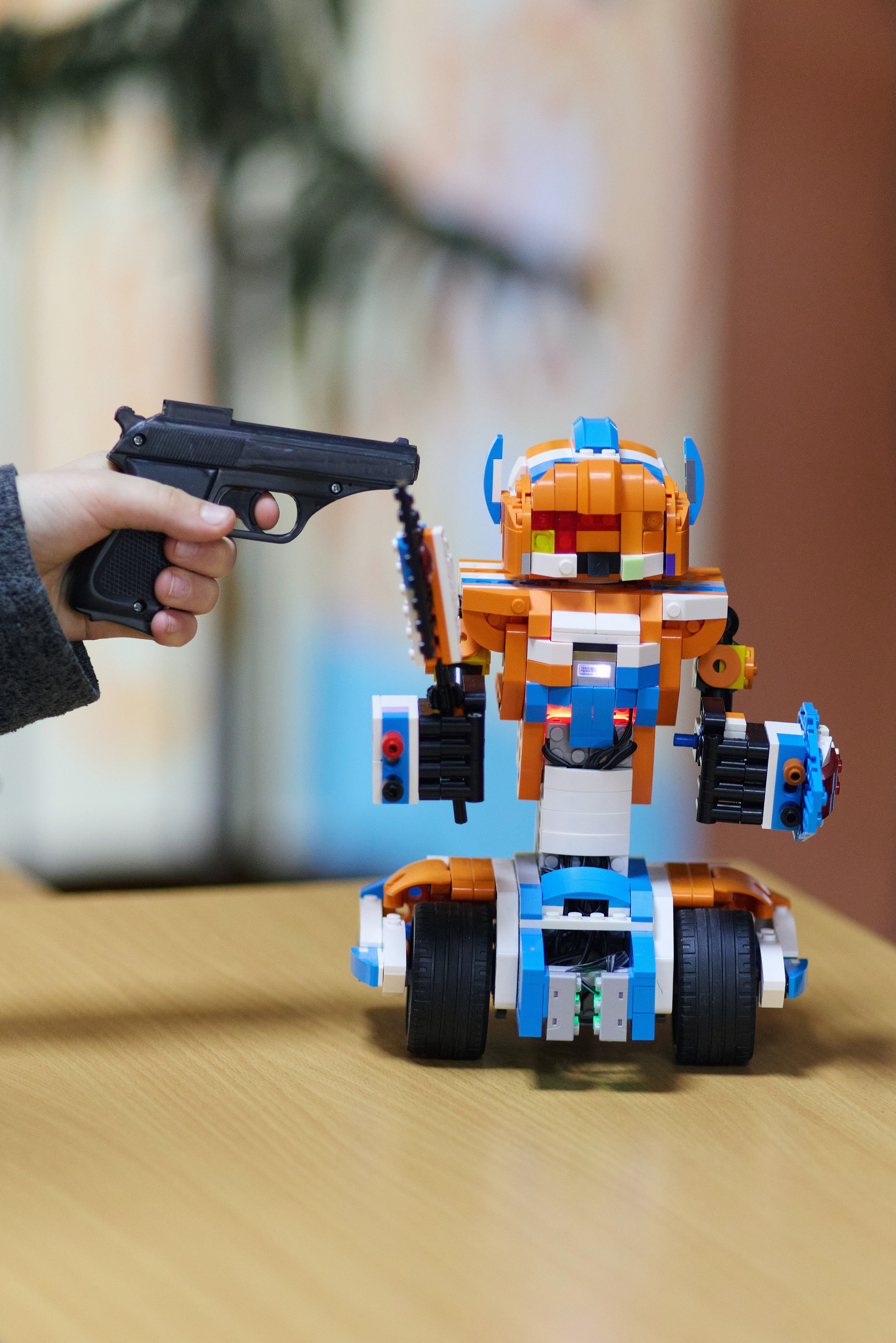 Робот из LEGO - фото с робототехнического детского фестиваля в Партизанском округе Приморского края