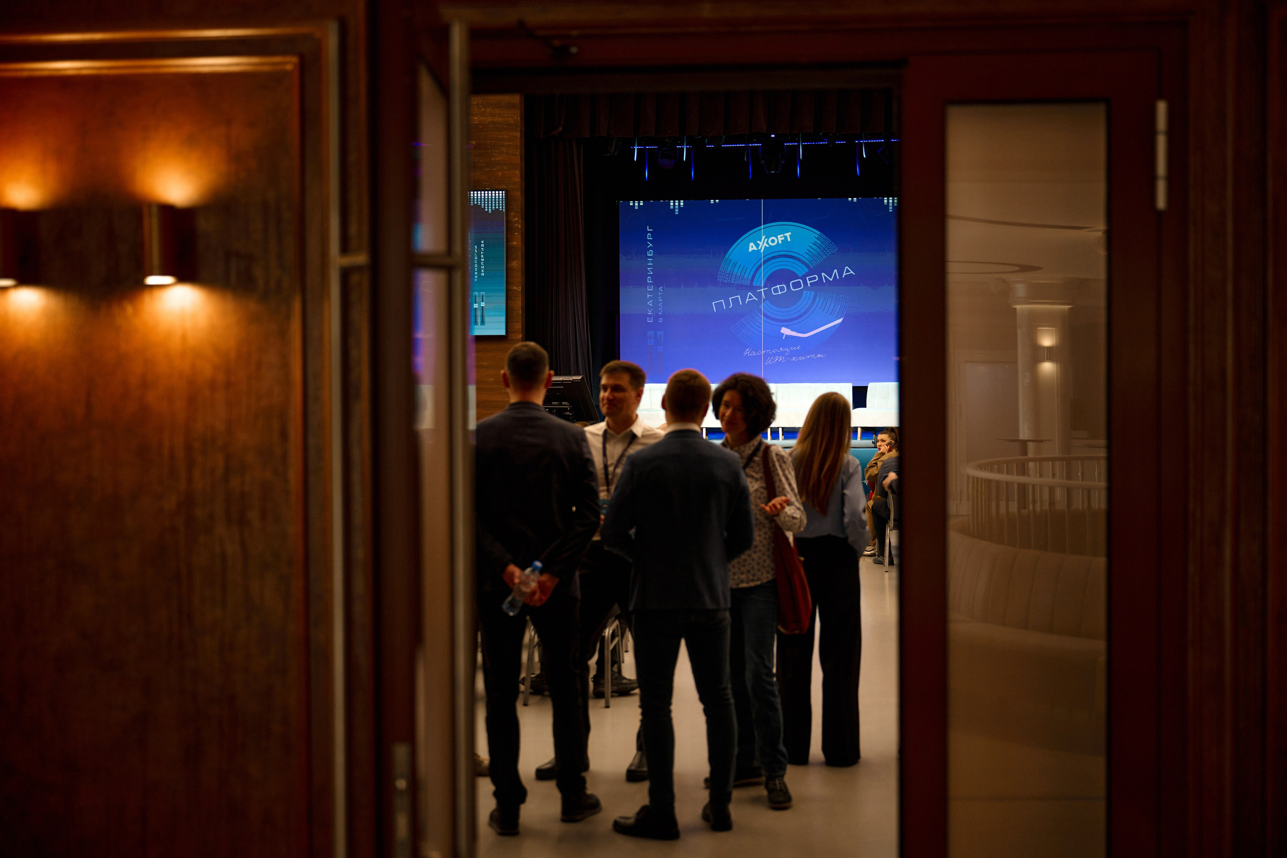 AXOFT. Максим Комаров — Профессиональный фотограф