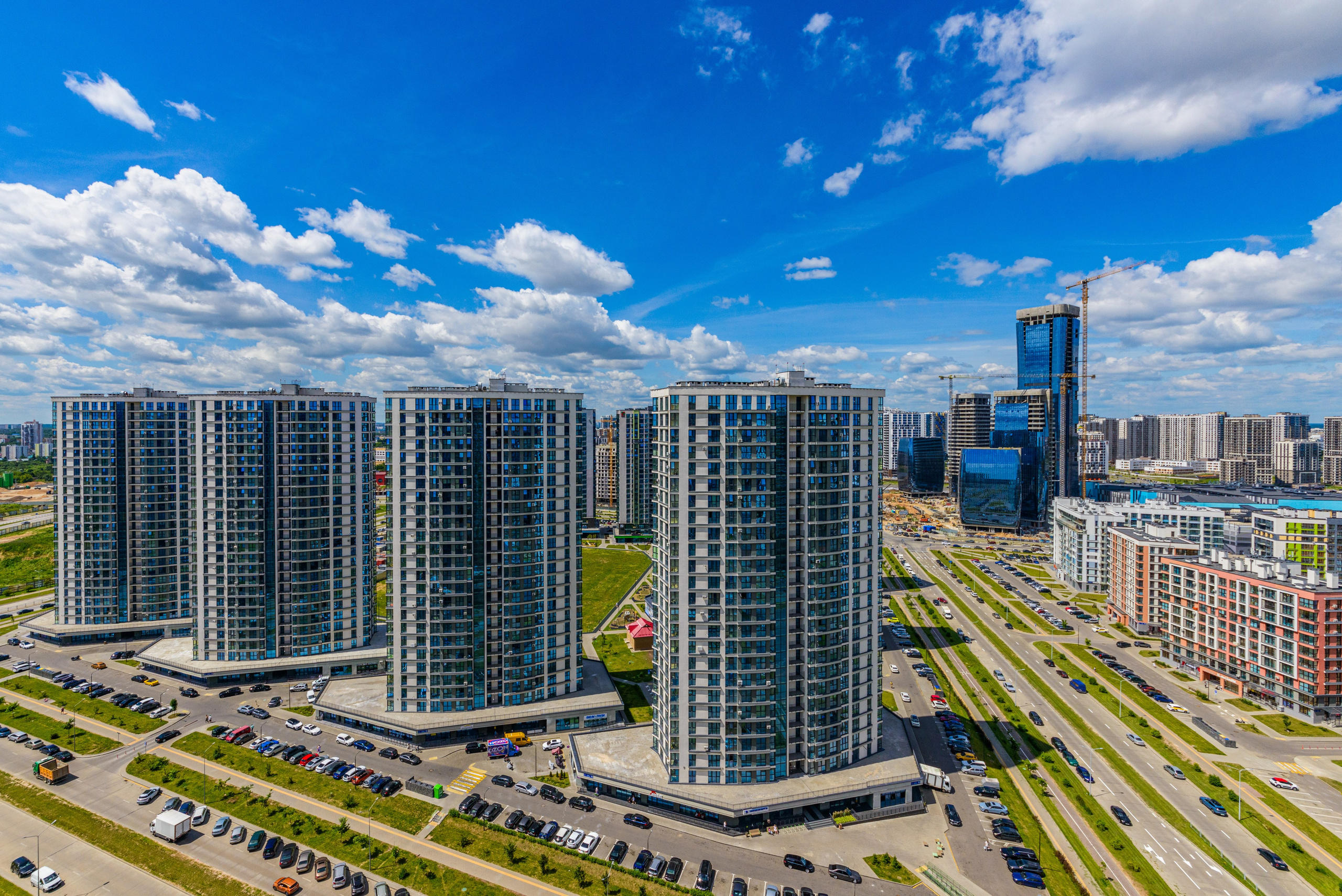 Ул. Ж. Алферова 7 / Минск Мир. Фотограф Платон Македонский