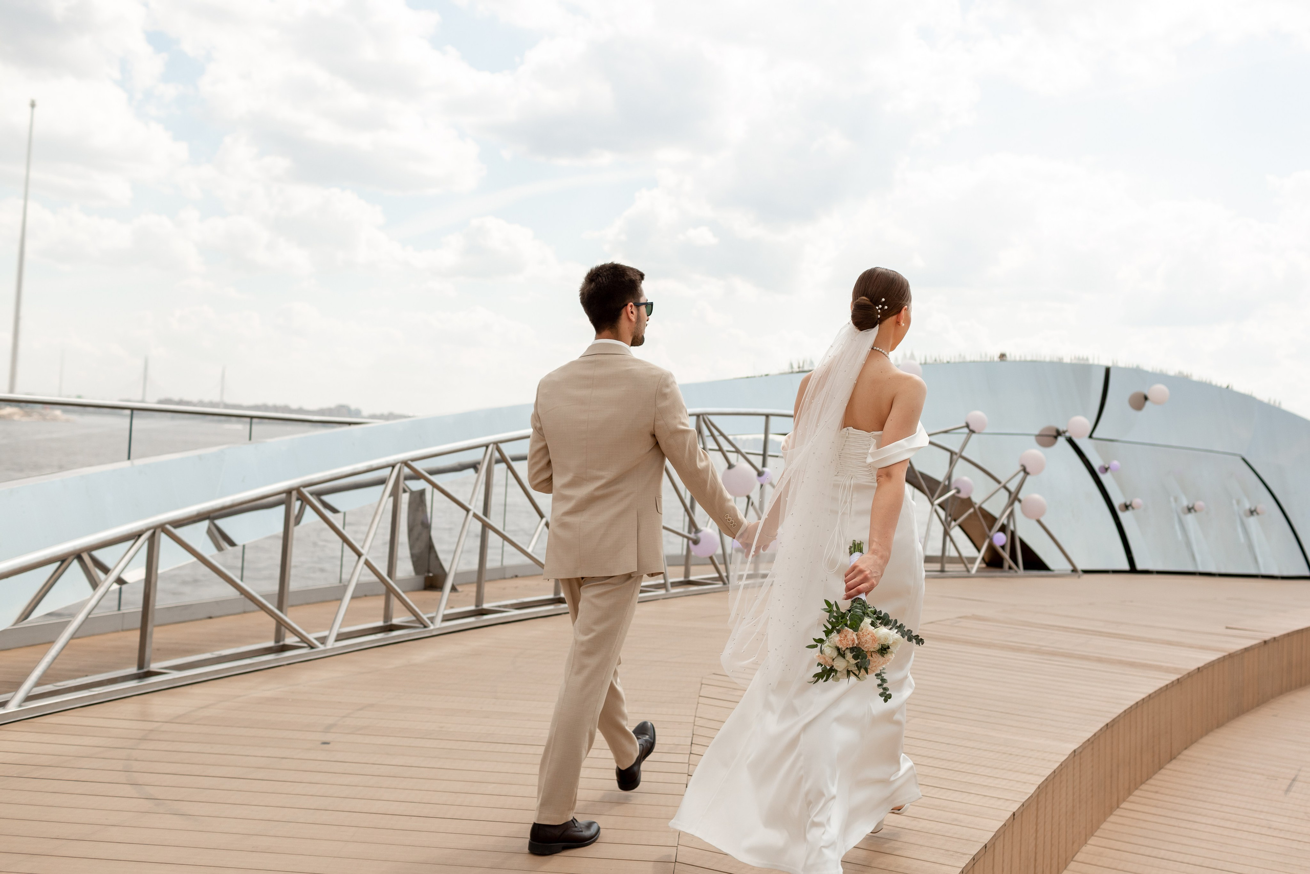 Свадебная фотопрогулка у Лахты. Свадебный фотограф Кирилл Белый