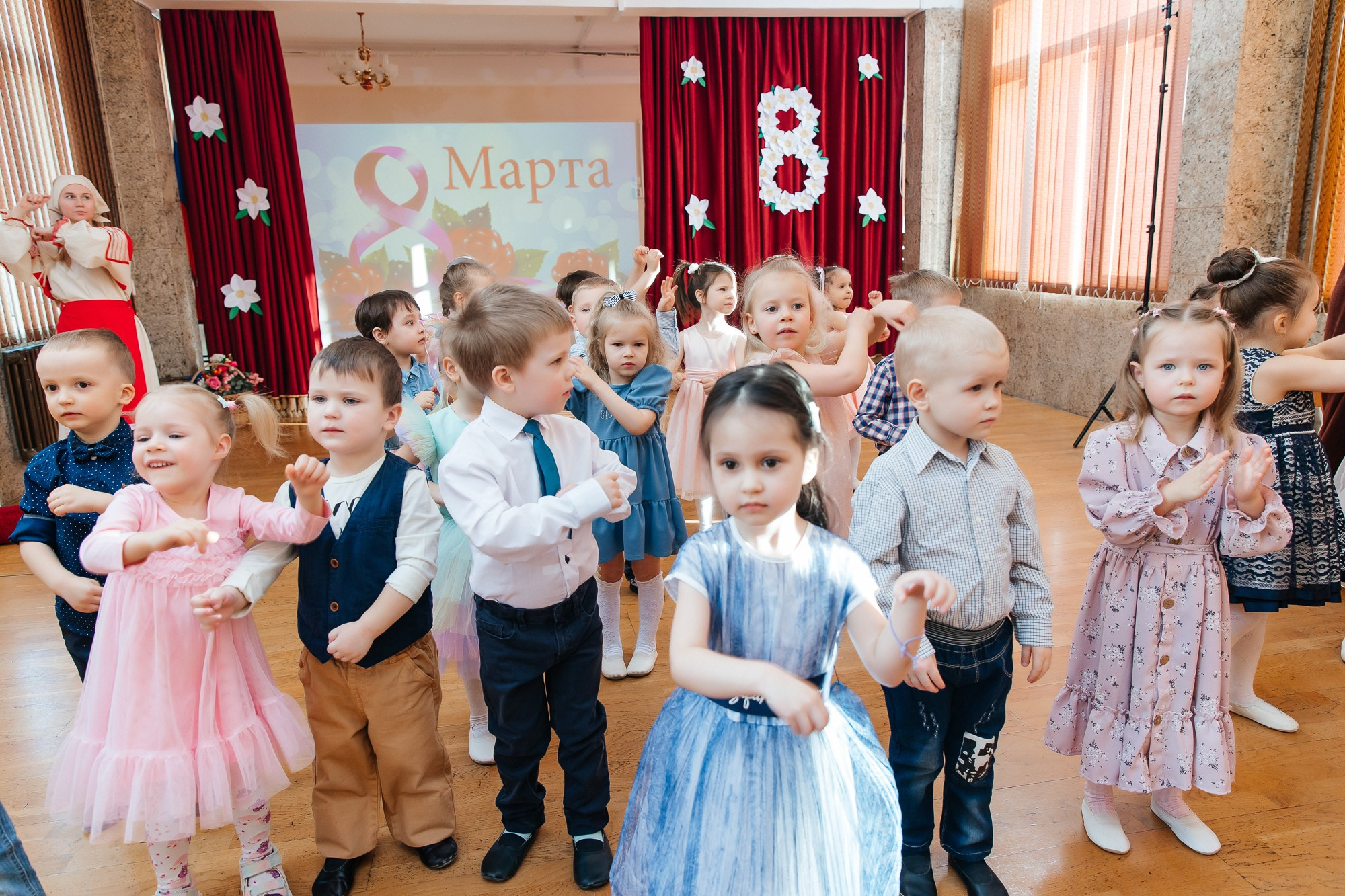 Детский сад № 93 — Утренник (07.03.2023). Свадебный и семейный фотограф Крамар Наталья