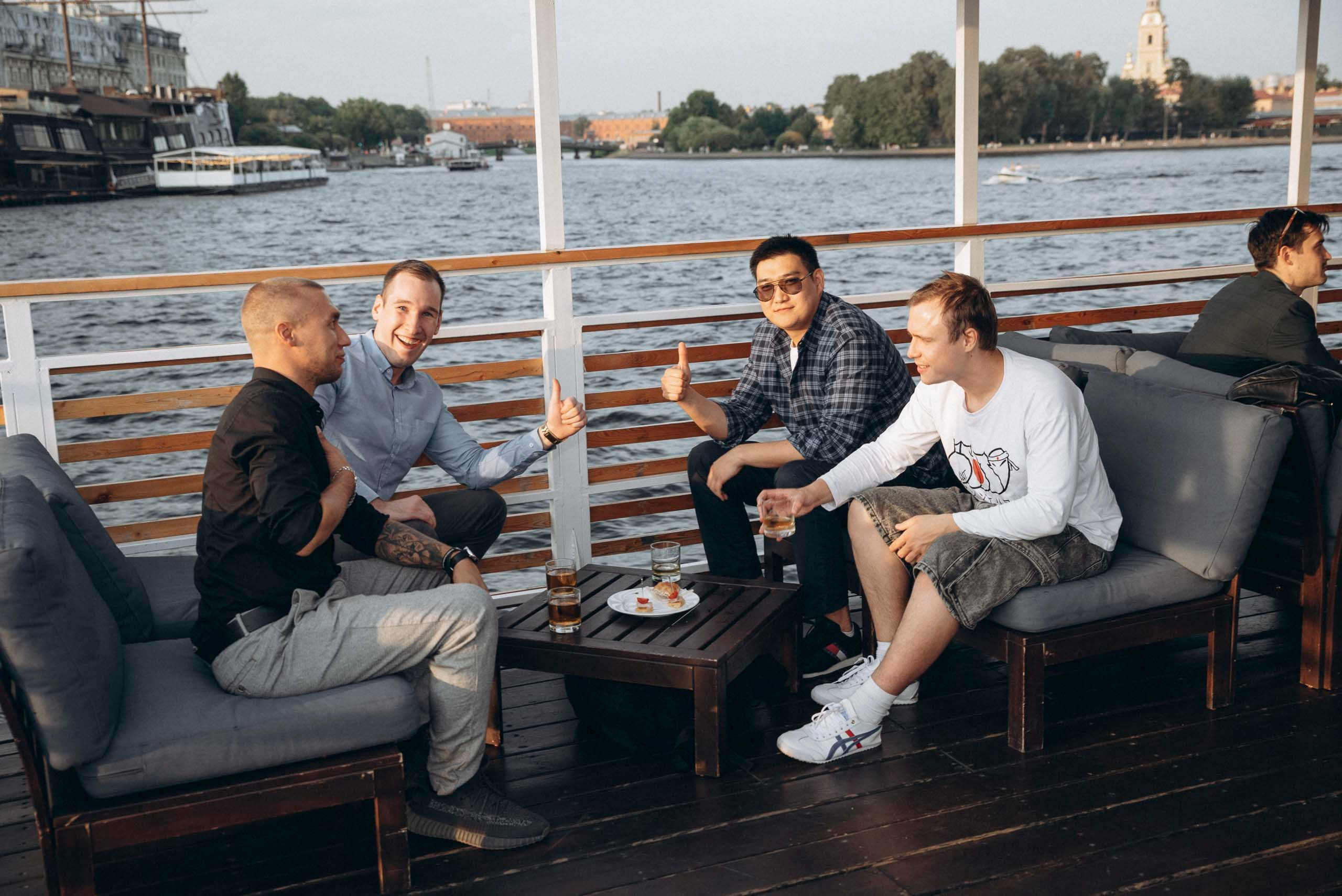 Корпоратив проходивший на кораблике. Санкт Петербург