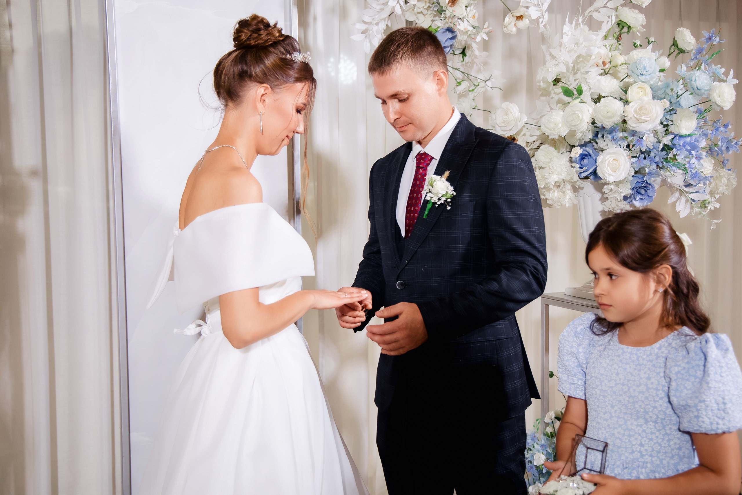 Евгений и Юлия. Совместные сборы. Интурист. Выездная. Фото с Китами. Свадебный фотограф в Хабаровске