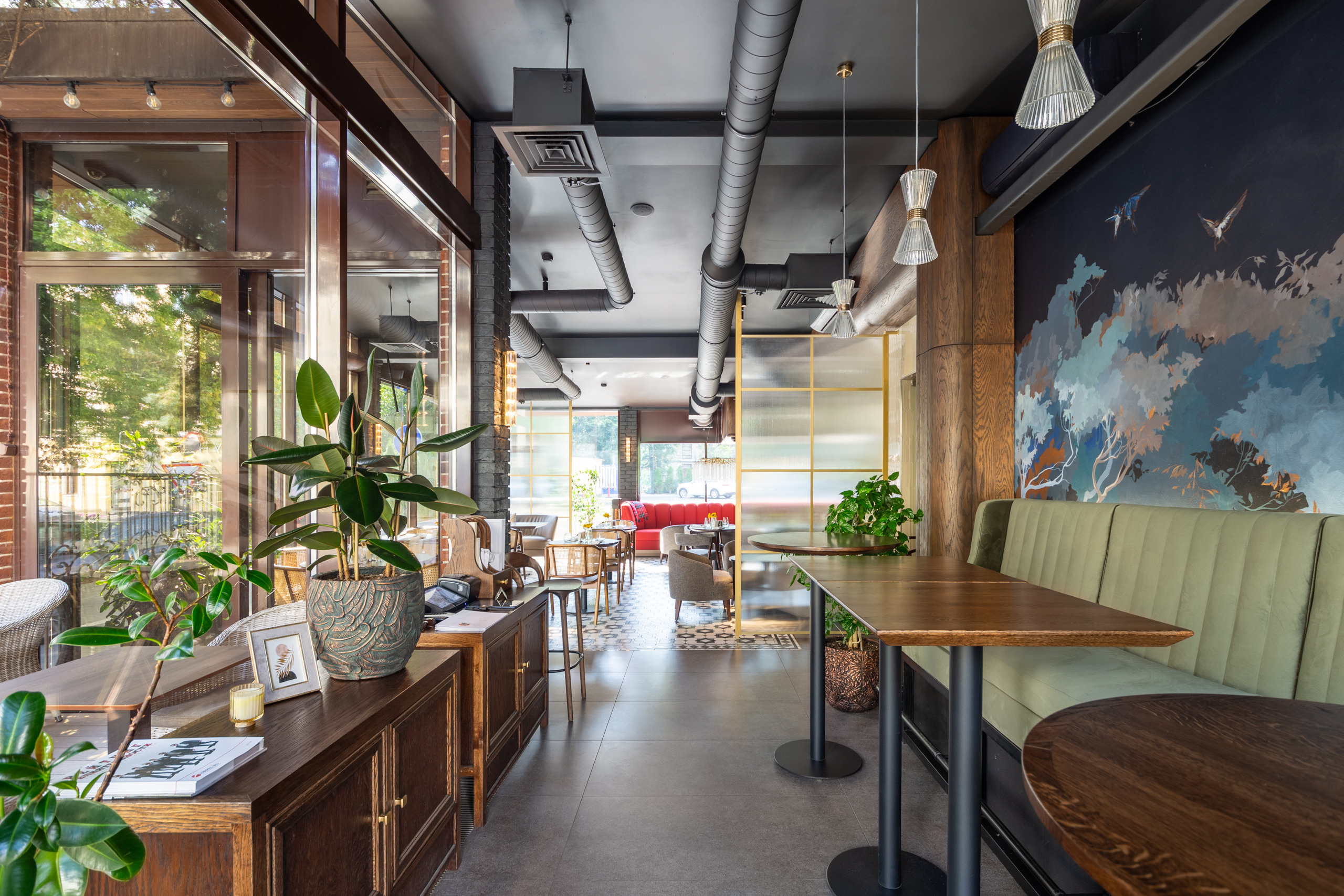 Интерьер летней веранды ресторана. Интерьерный фотограф Воронеж.