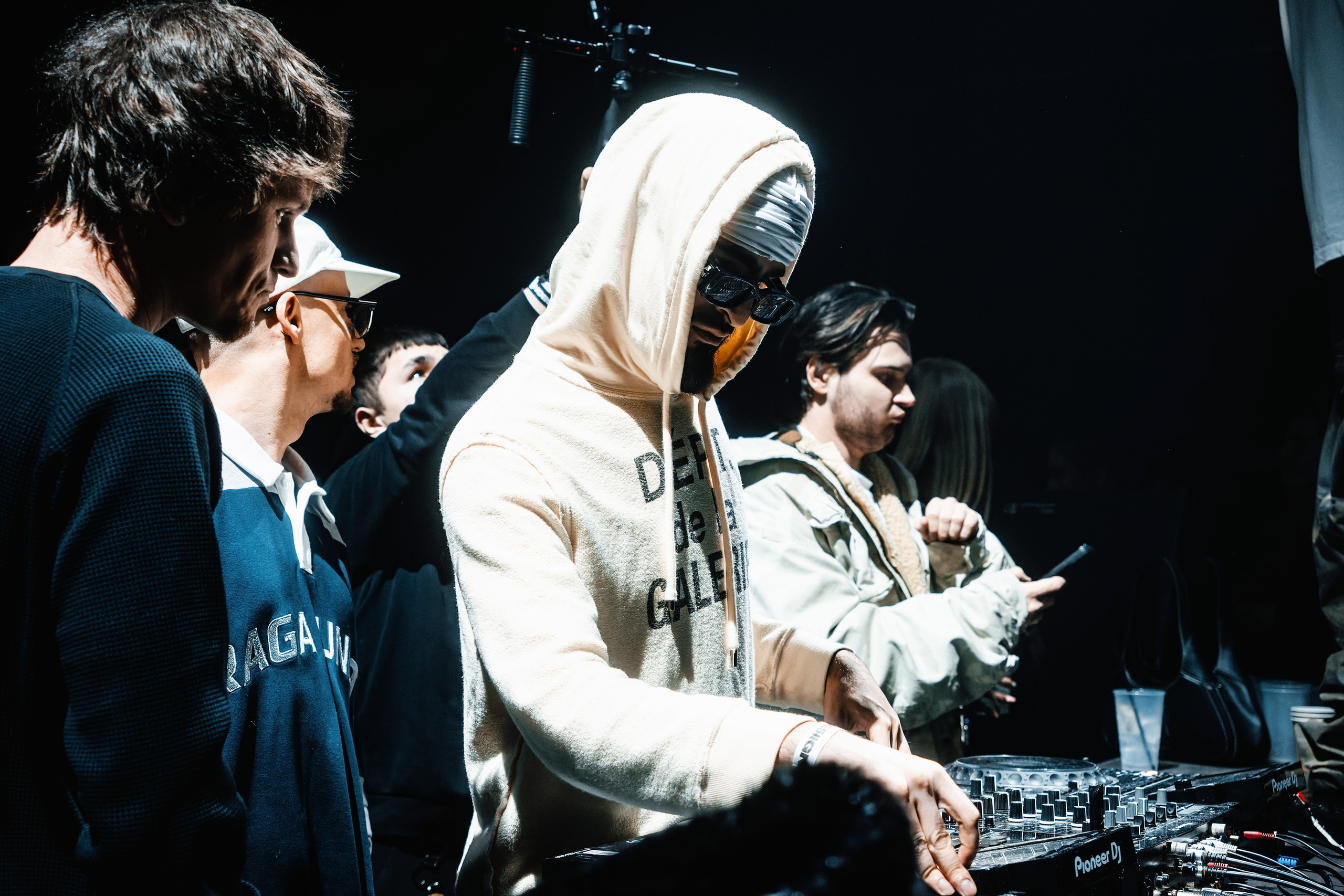 AVG x Desiigner в Tau 21.02.2025. Репортажный фотограф и видеограф в Москве