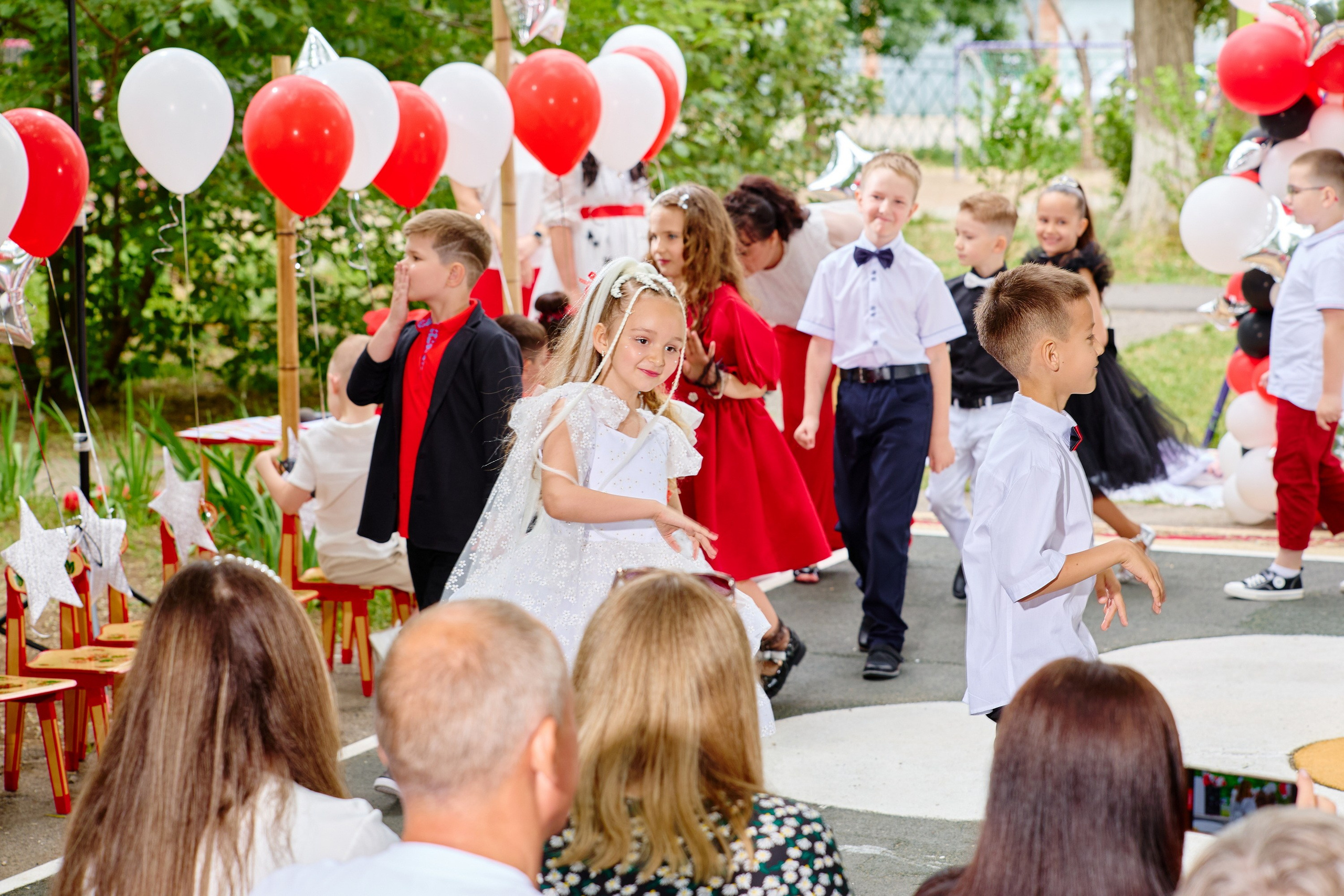 Выпускной 45 сад. Фотограф Выпускные альбомы Таганрог Сергей Коробченко