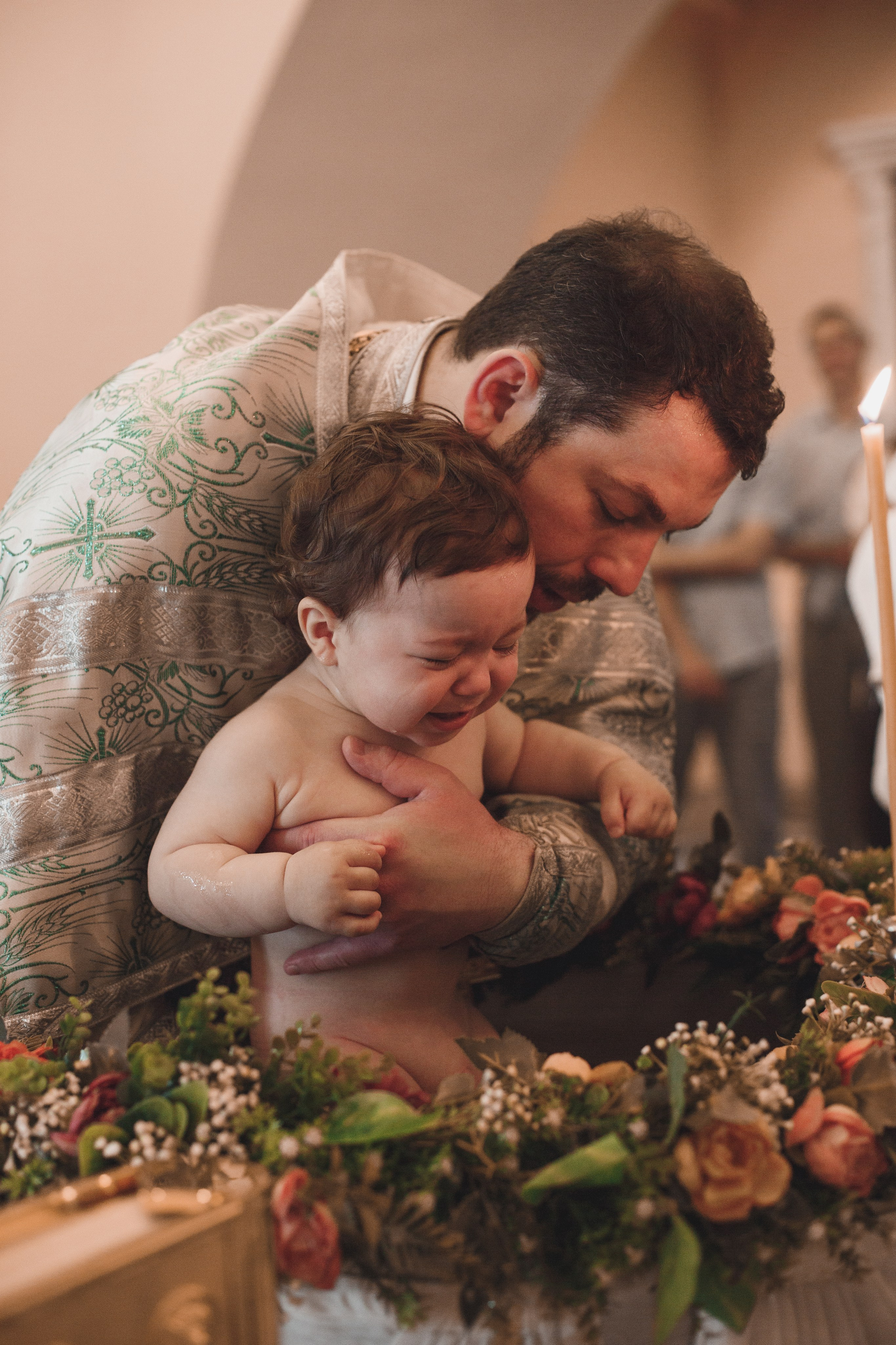 Фото ребёнка в купели.