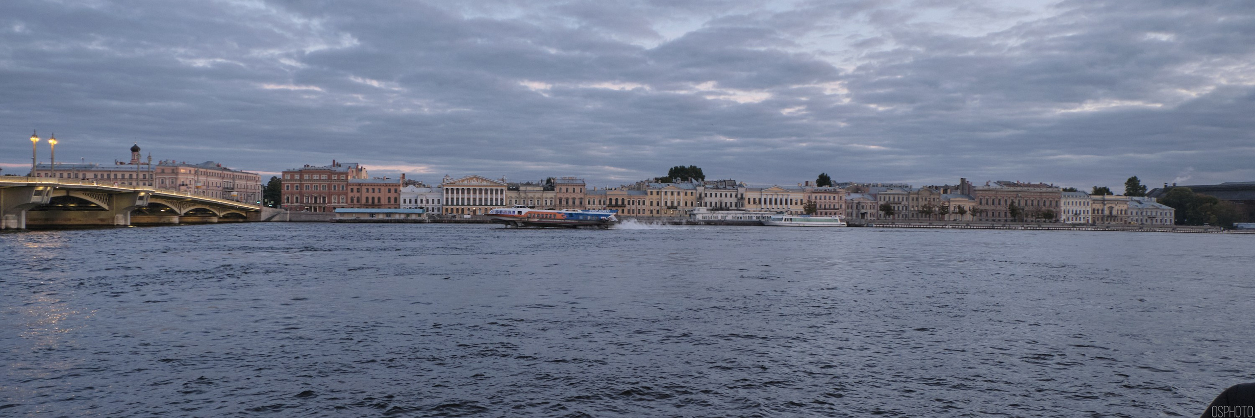 Санкт-Петербург. Фотографъ Сергѣевъ. Поймать мгновеніе
