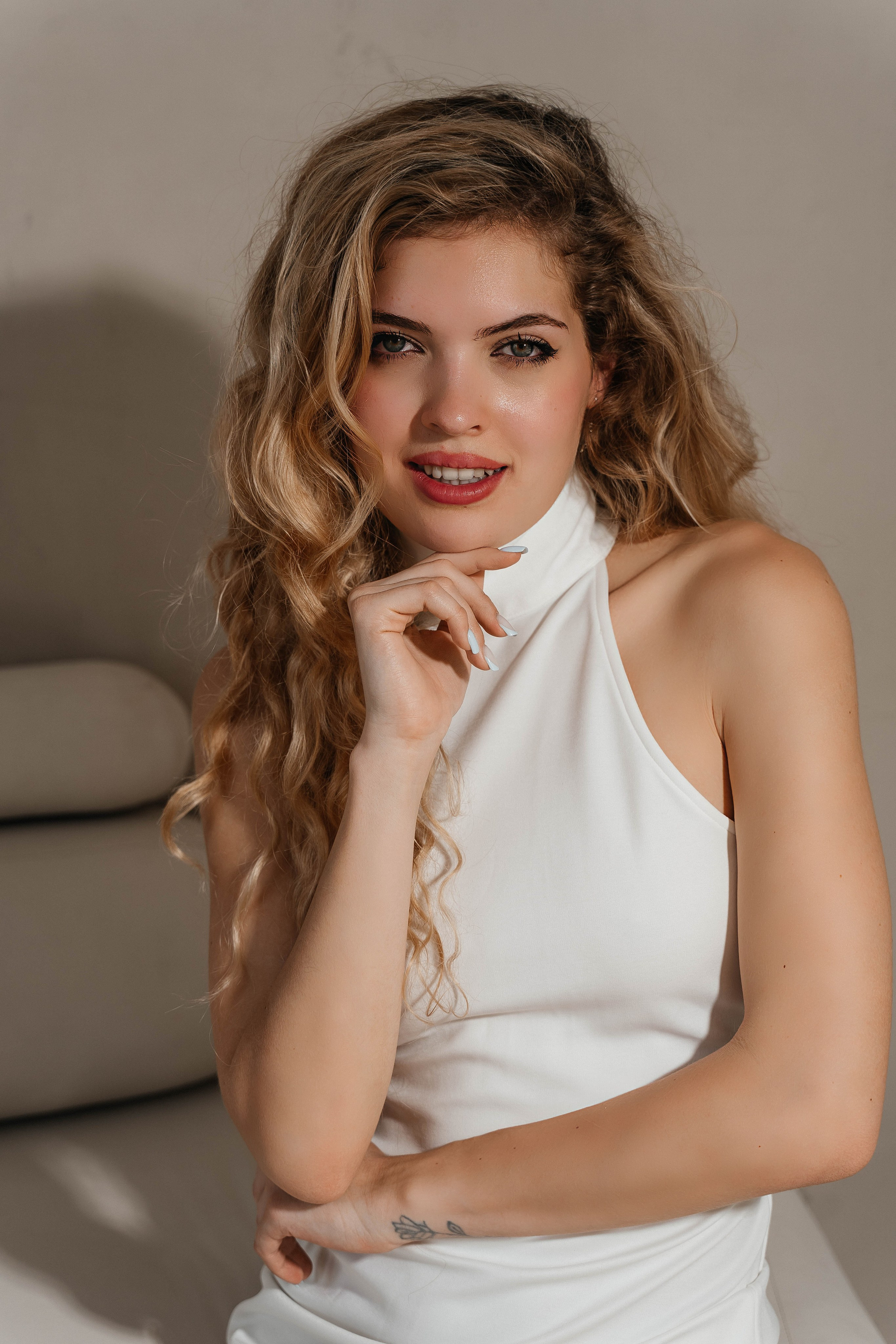 Съемки в интерьере студий. Виктория Алпеева — фотограф по любви