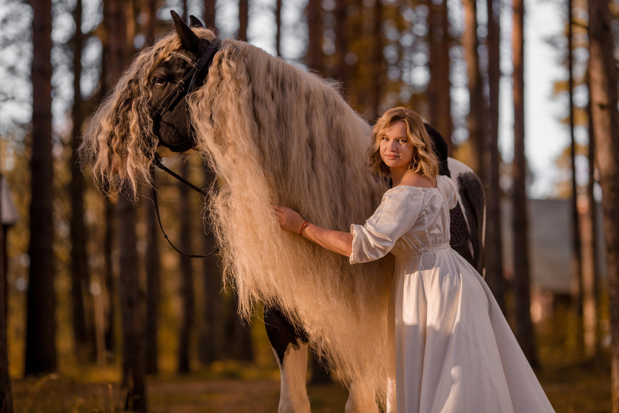 Фотосессия с лошадью в белом платье 