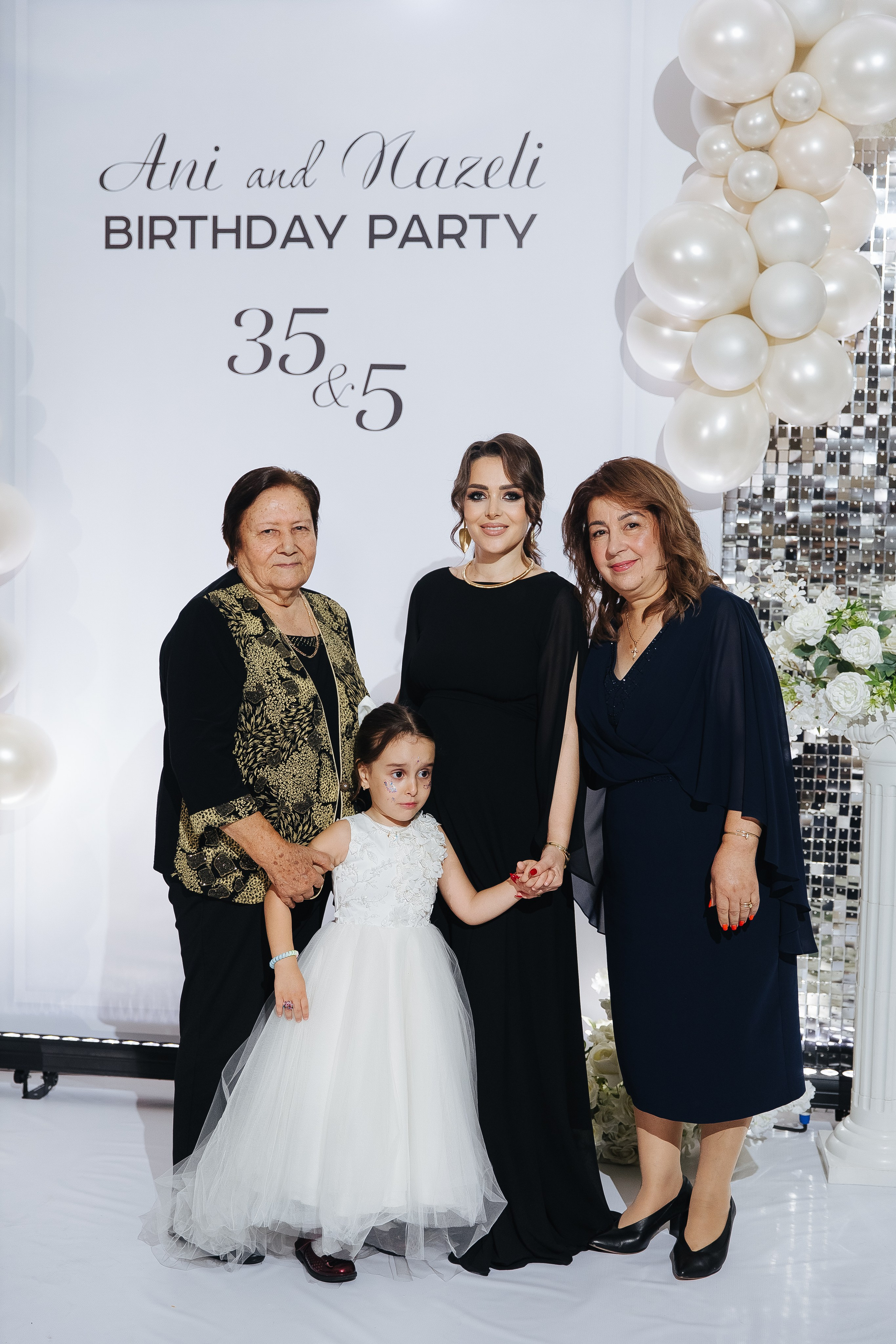 Ани и Назели. 35&5 День рождения, «Янтарь». Фотограф в Красноярске Надежда Воскресенская