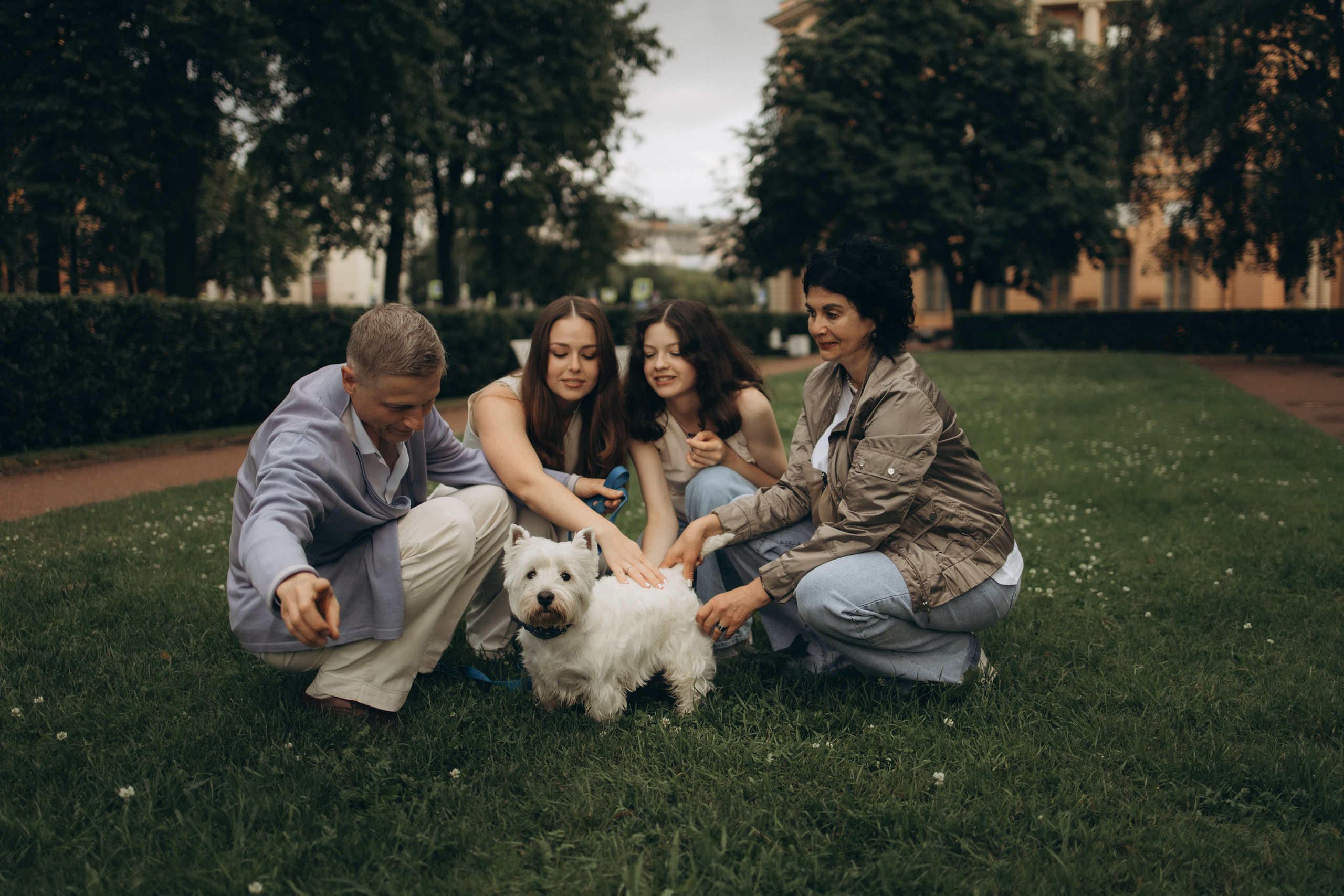 Моника, Мишель, Юлия, Дмитрий и песик Беня. Семейный, домашний, ньюборн фотограф Москва Цветкова Елизавета