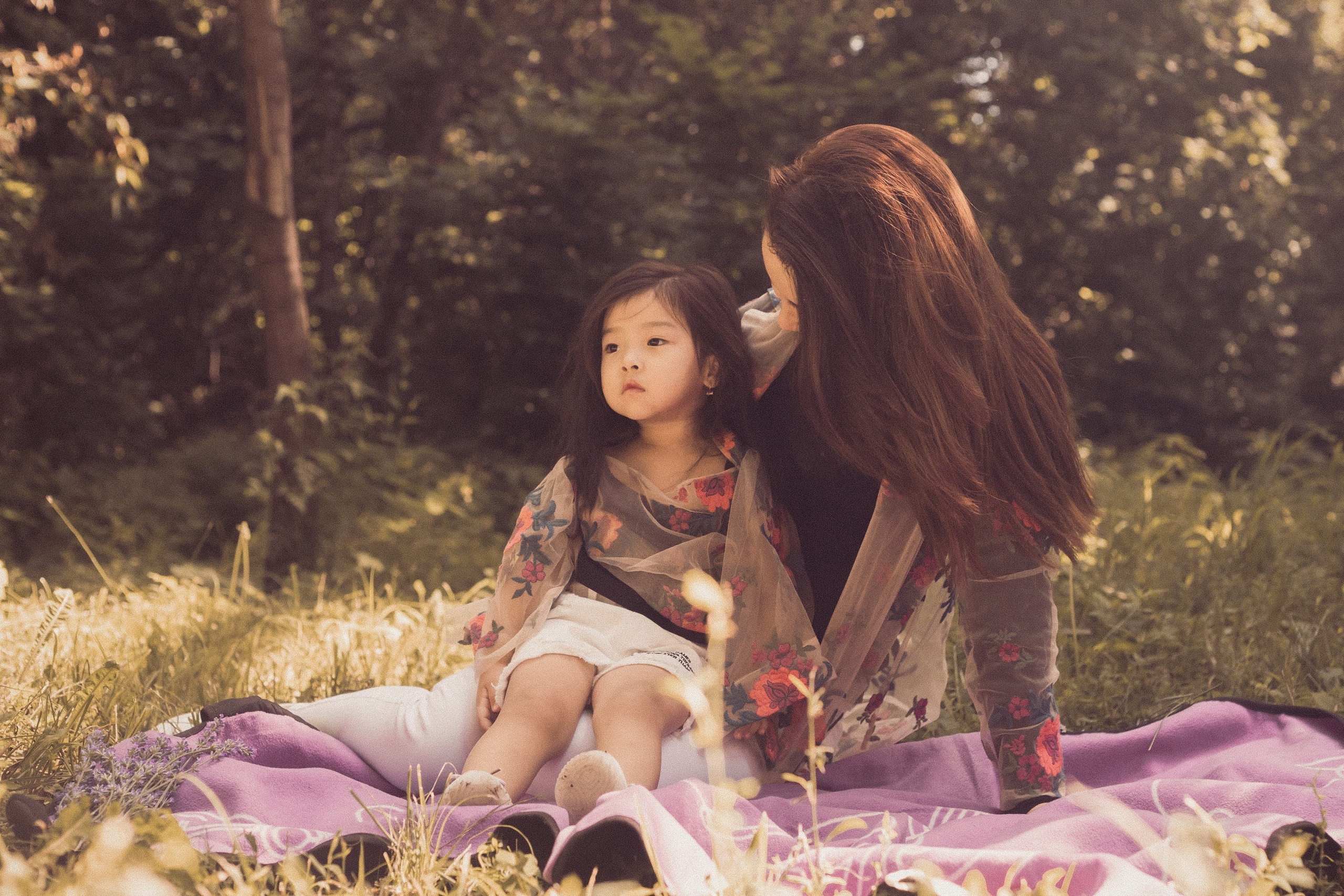 Летняя прогулка мамы и дочери. Фотограф Наталья Гончарова. Снимаю живые портреты в Алматы