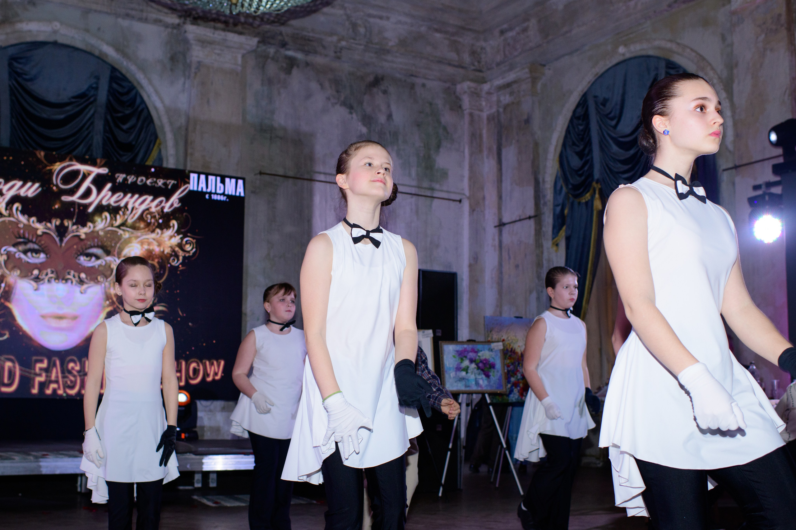 Репортаж модного показа «Люди брендов». Организация и проведение фотосъемок в Санкт-Петербурге. Фотограф Смирягин Илья