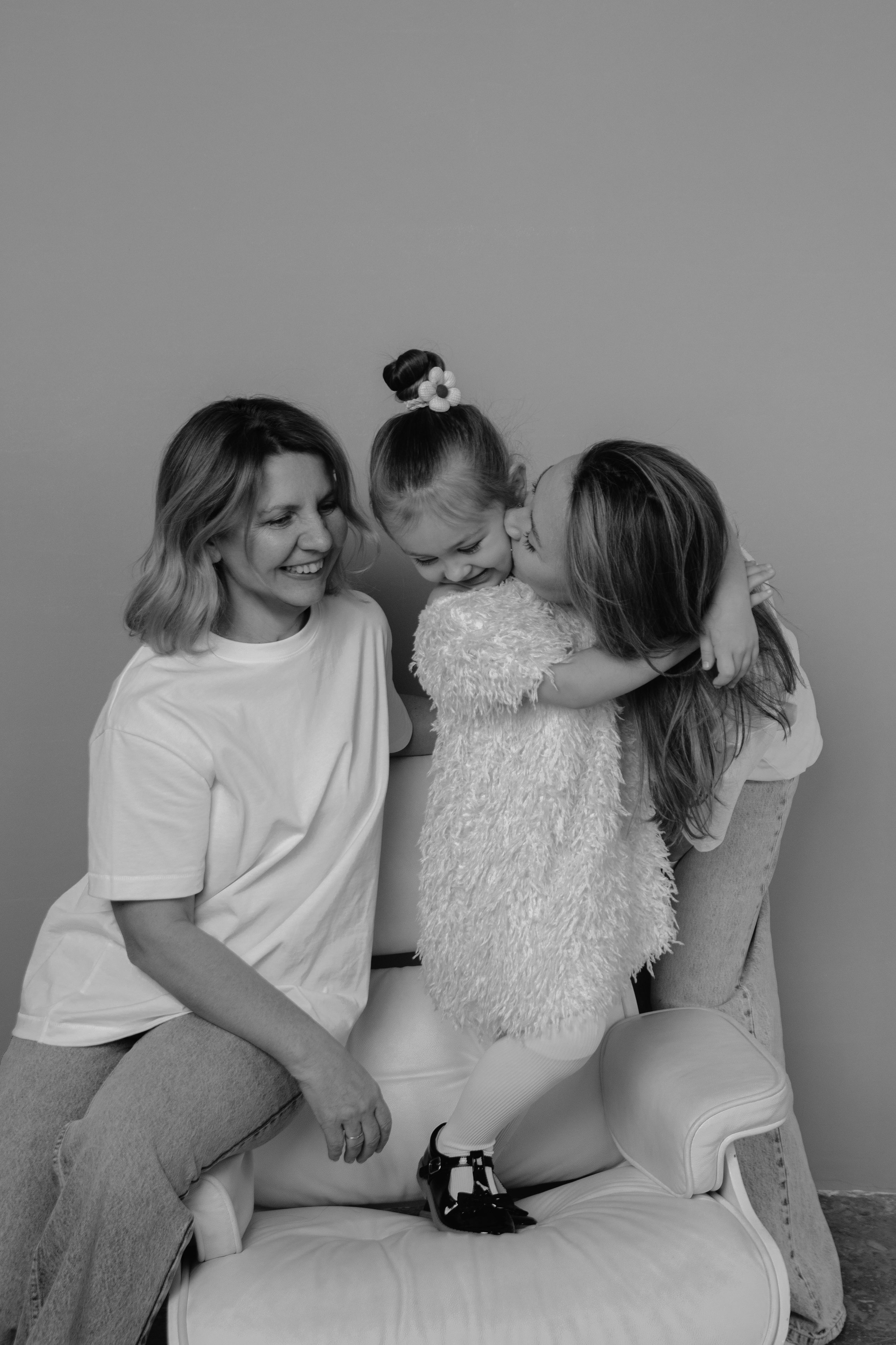 Семейная фотосессия мамы дочки и внучки