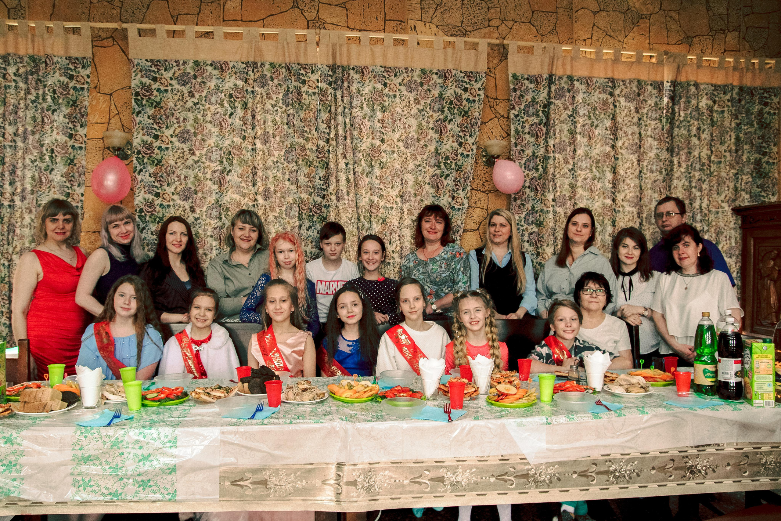 Выпускной в начальной школе. Фотограф Ирина Колесникова