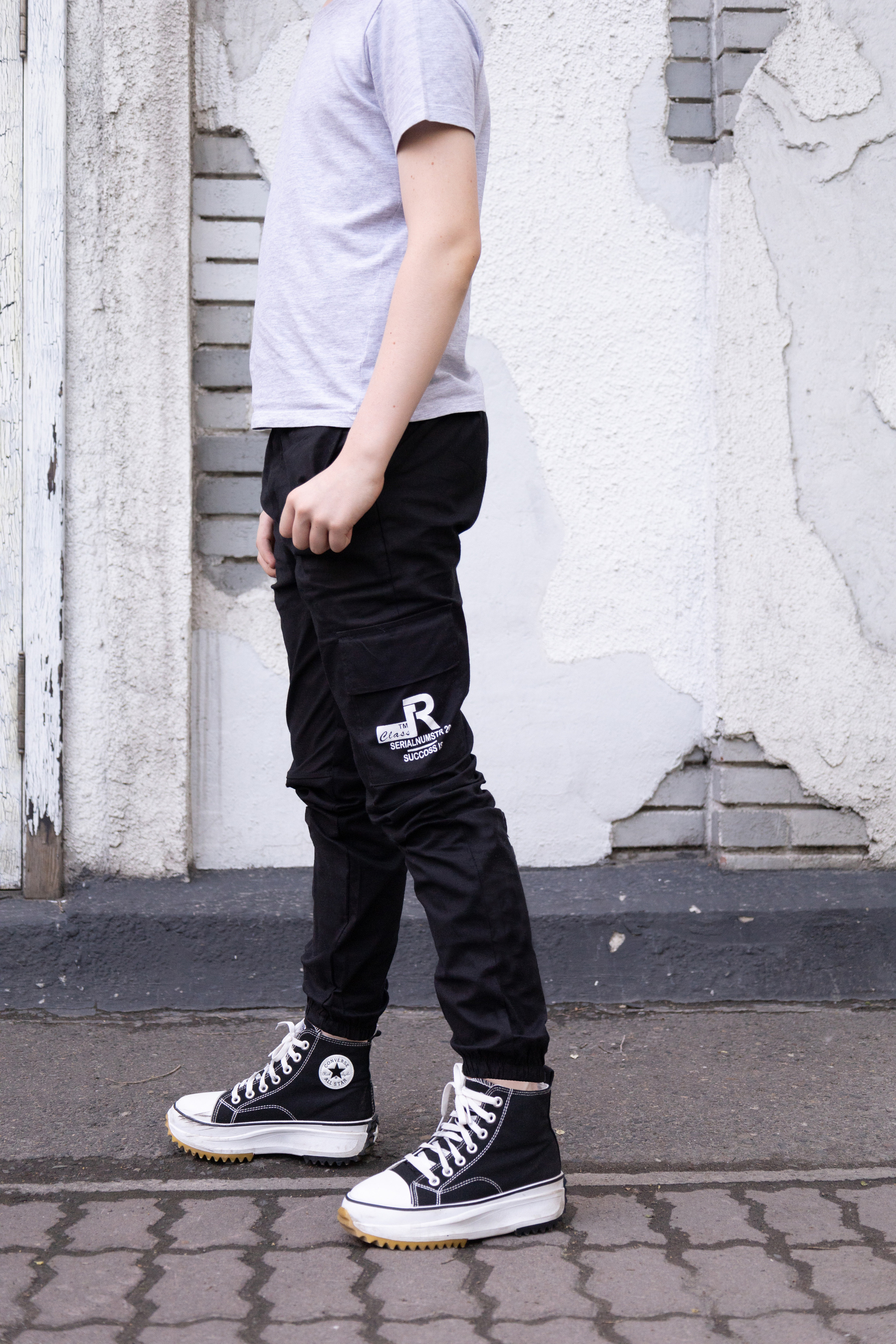 Брюки карго на мальчика. Фотограф Ирина Колесникова