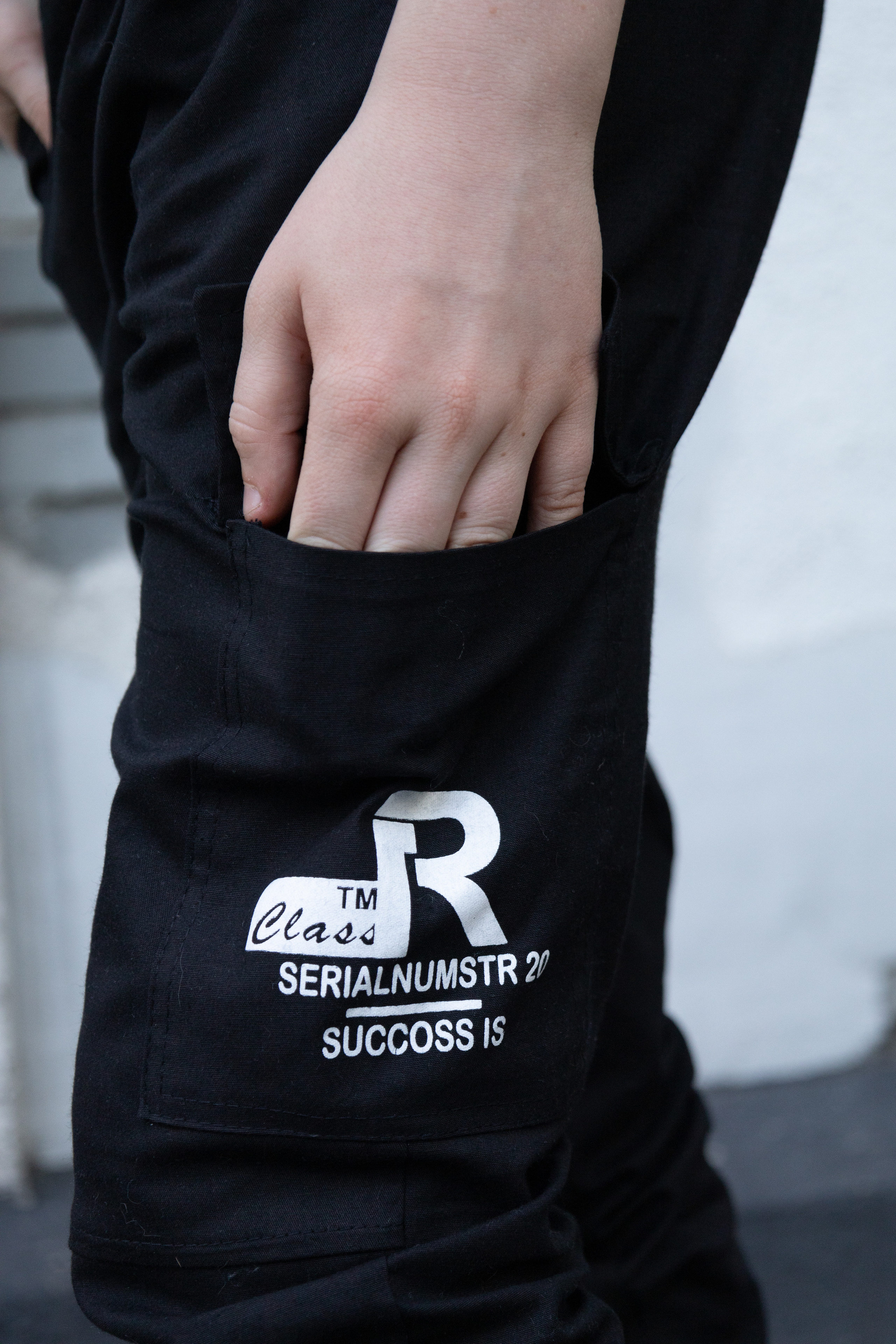 Брюки карго на мальчика. Фотограф Ирина Колесникова