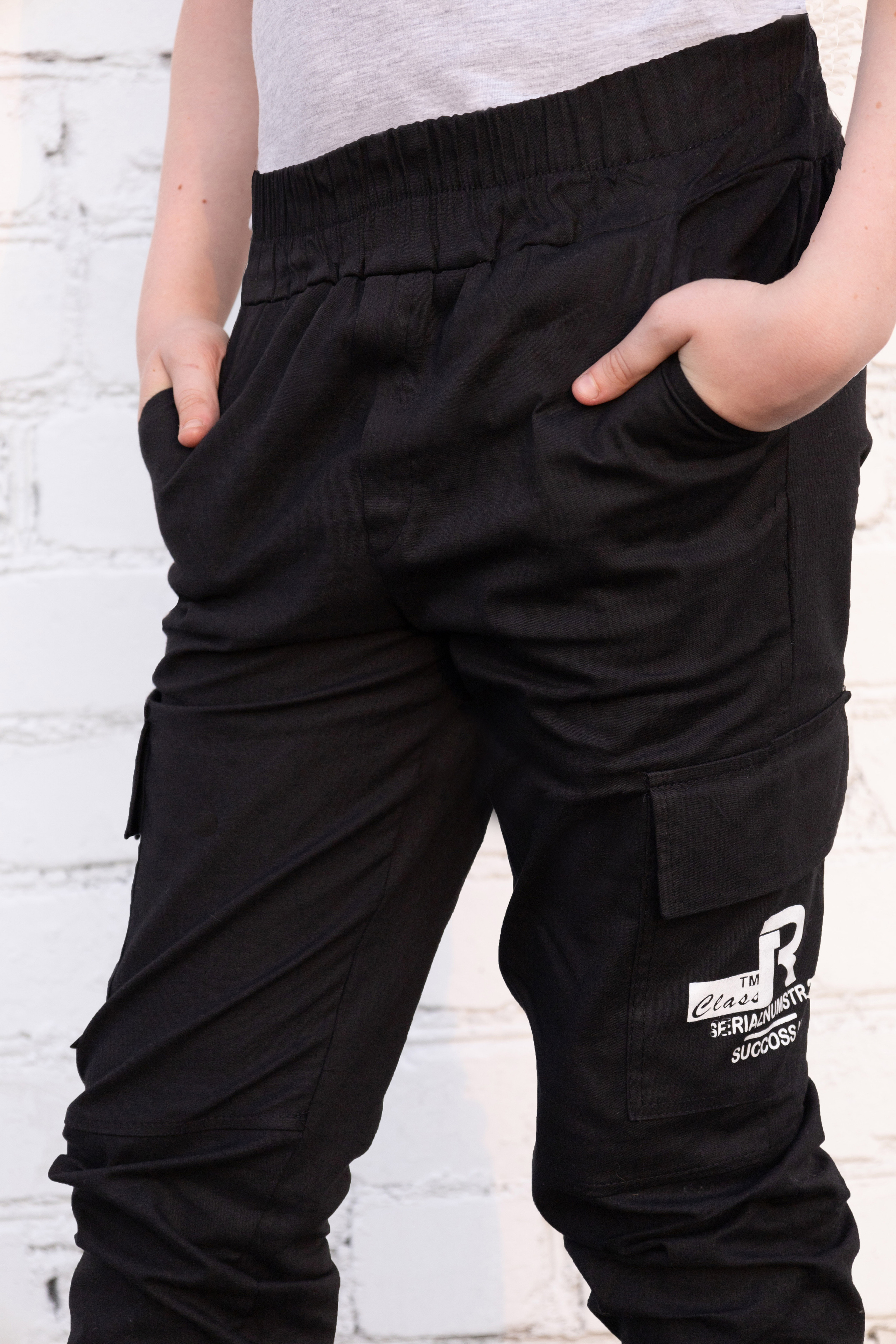 Брюки карго на мальчика. Фотограф Ирина Колесникова