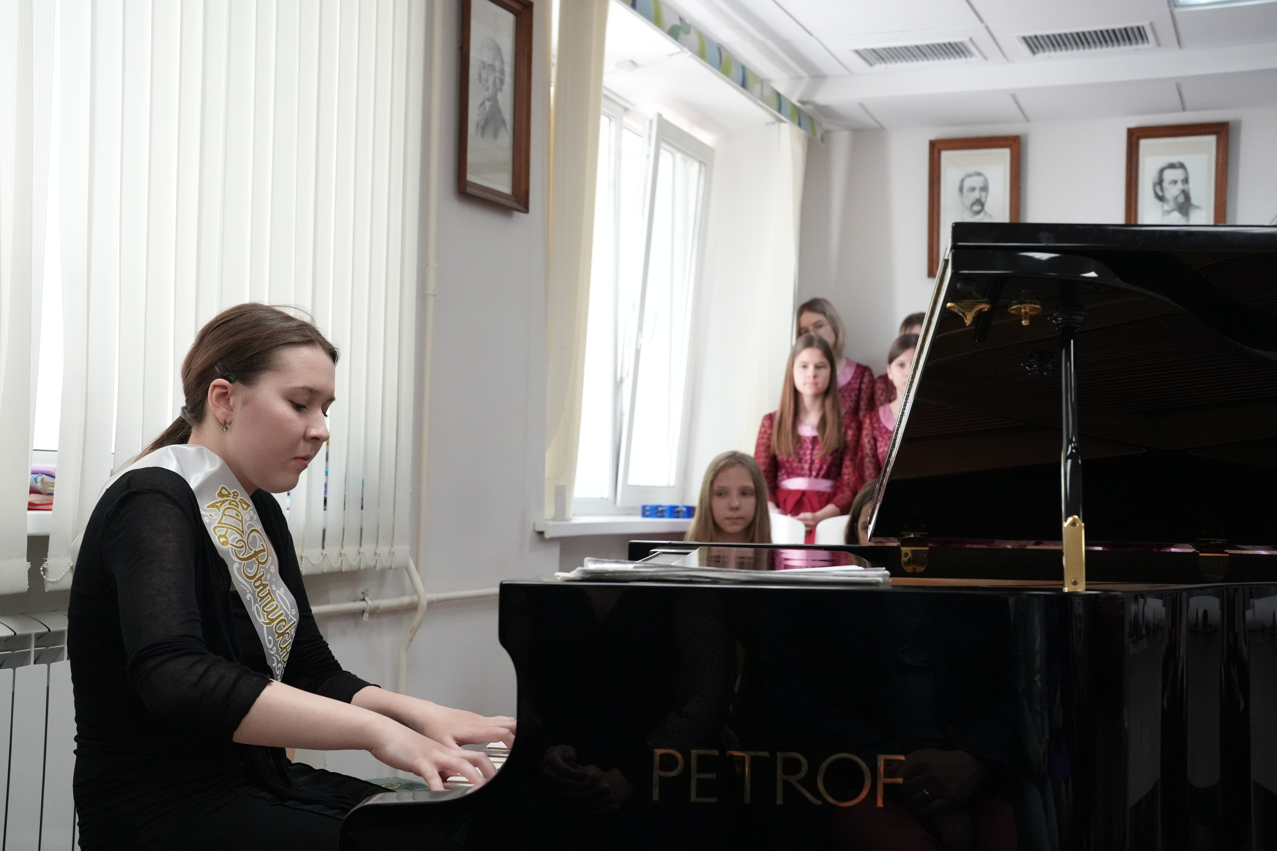 Выпускной в музыкально-хоровой школе г. Москвы № 106. Семейный и детский фотограф в Москве Оксана Чибизова