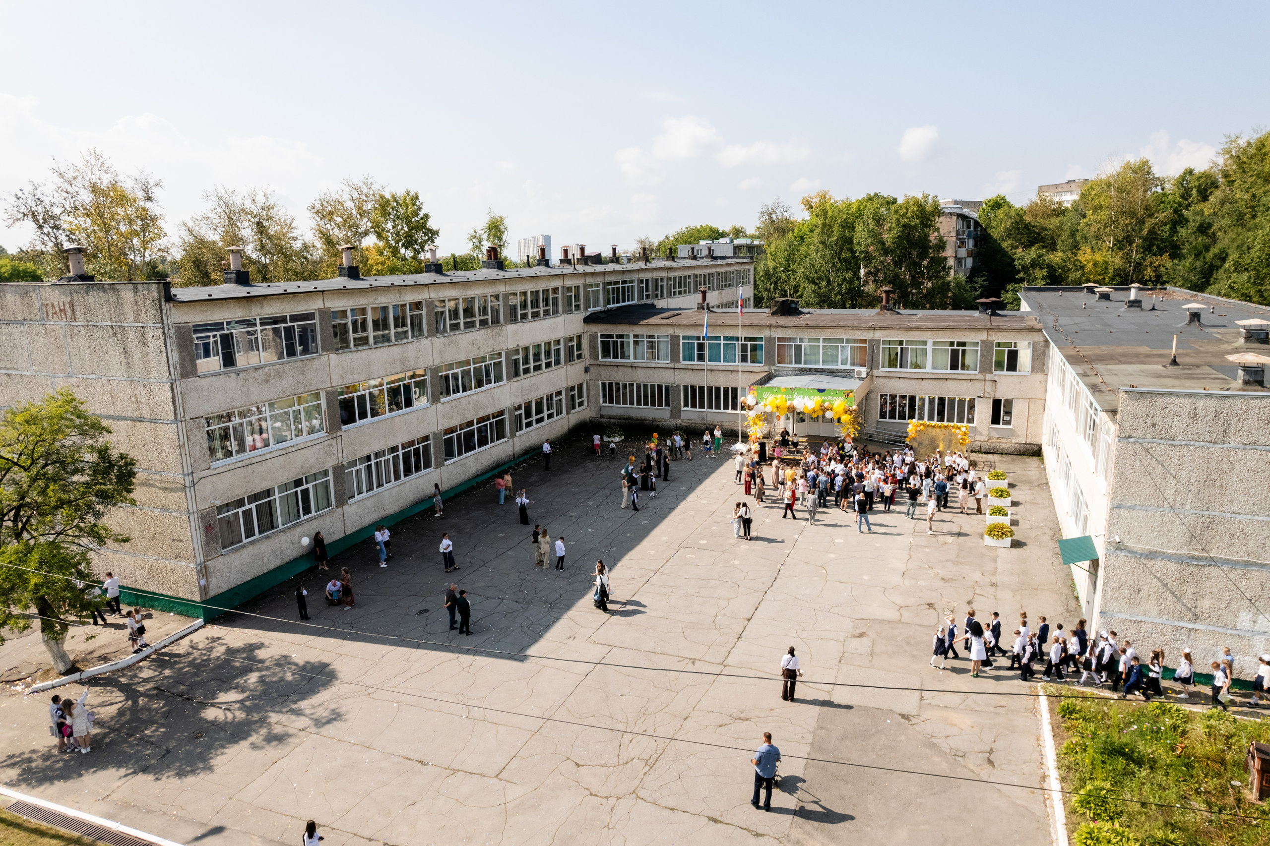 Гимназия № 50. Детский фотограф видеограф в Хабаровске Михаил Орлов