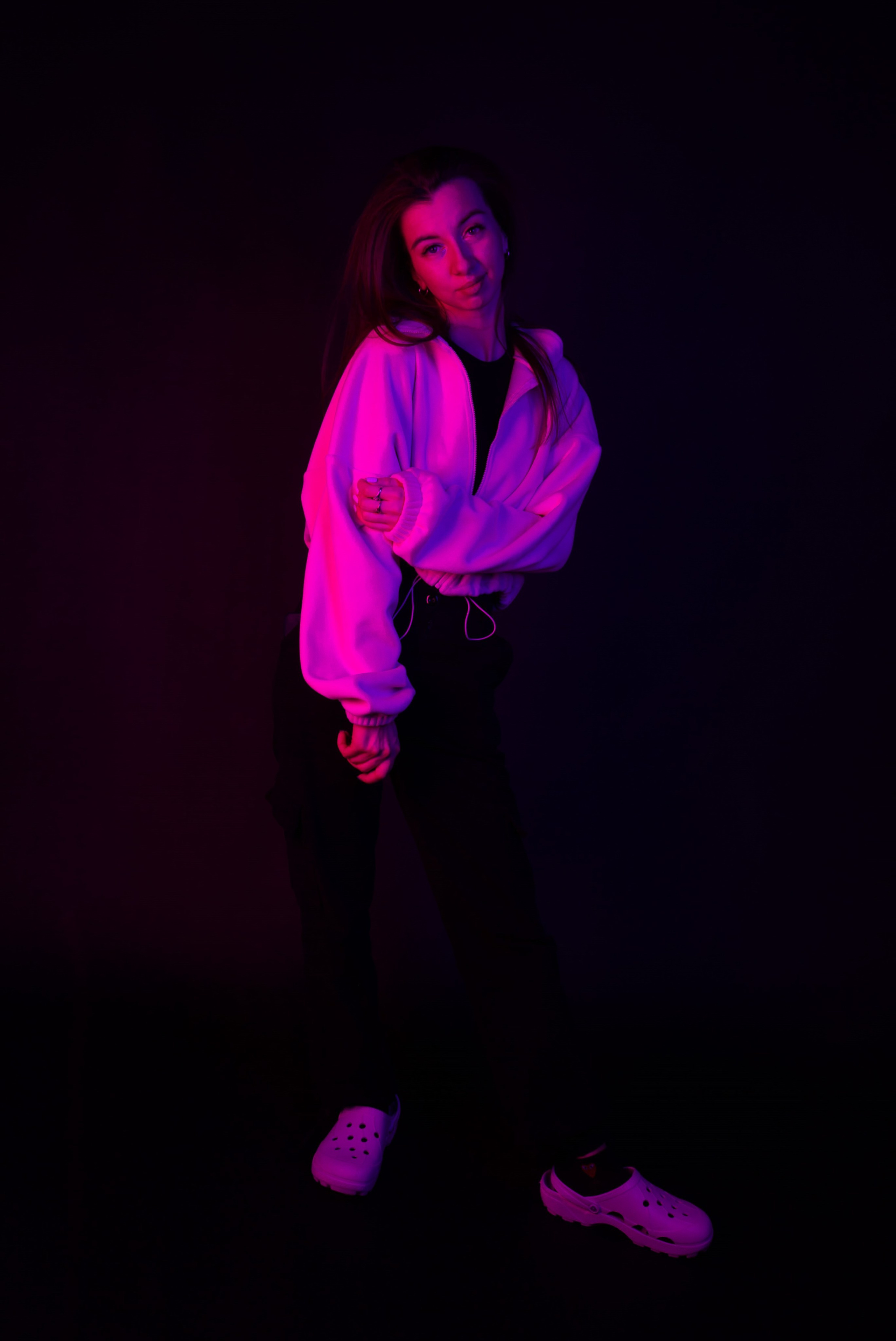 Фотосессия без фотографа в фотостудии автопортрета Double-you в ТРЦ Агора, Сургут. Цена. Стоимость фотосессии. Управляйте моментом с пультом, смотрясь в зеркало