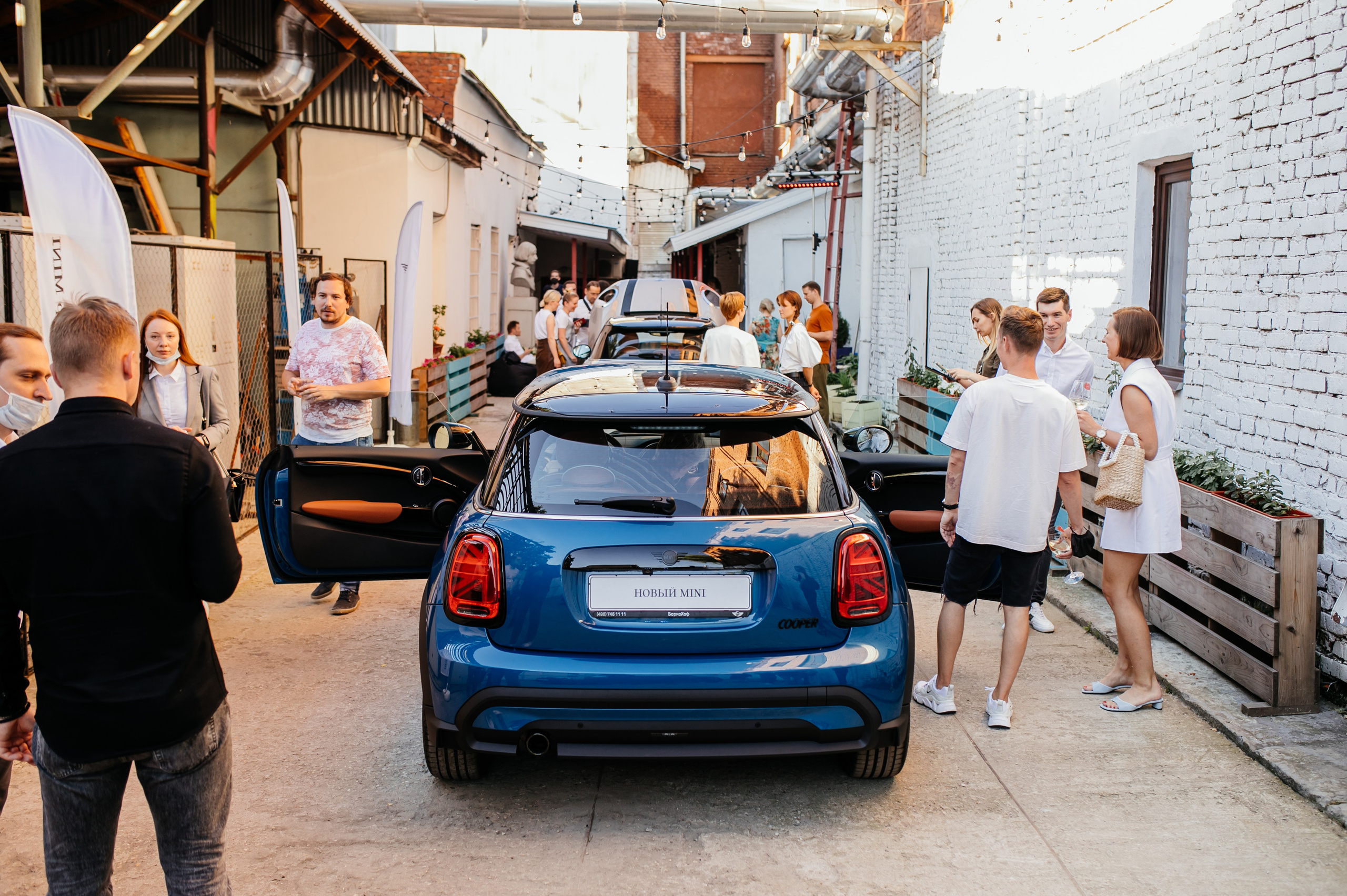 New MINI Cooper в Гоголь Центре. Репортажный, event, концертный и backstage фотограф из Москвы Виталий Кривцов