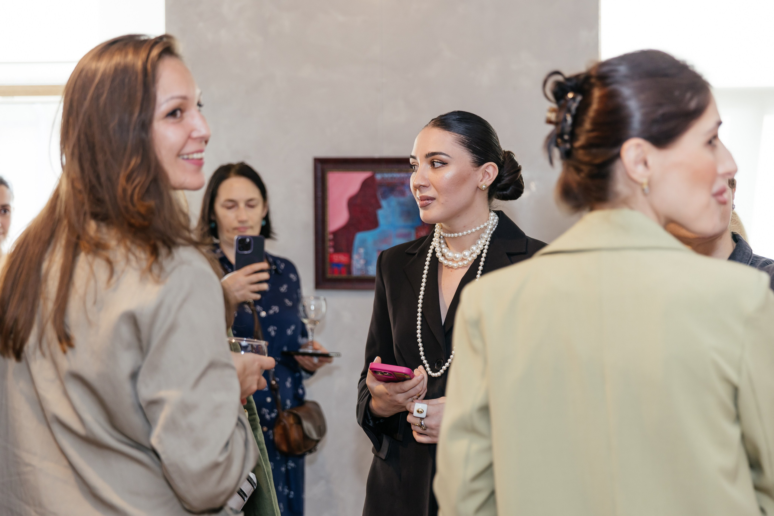 Выставка Лиры Алборовой «Цвет — это я». Свадебный и репортажный фотограф в Санкт-Петербурге Николай Голованов