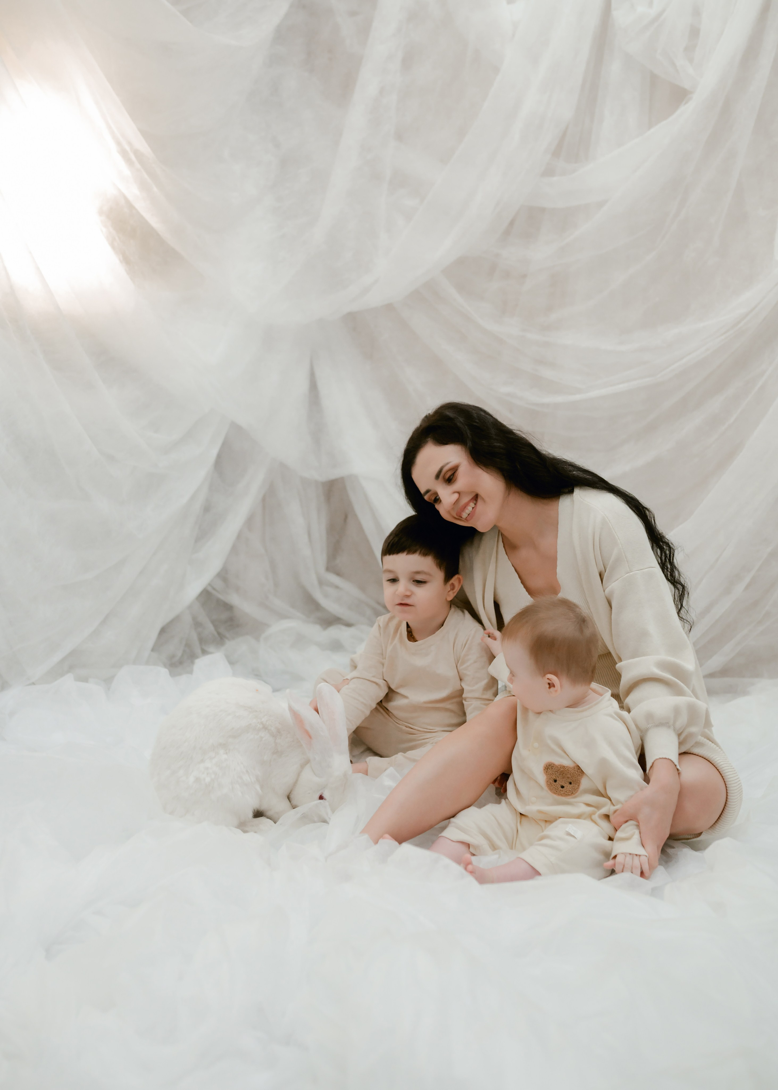 Екатерина, Тема и Ариша. Молоко студия. Свадебный фотограф в городе Минск Крохмалюк Анна