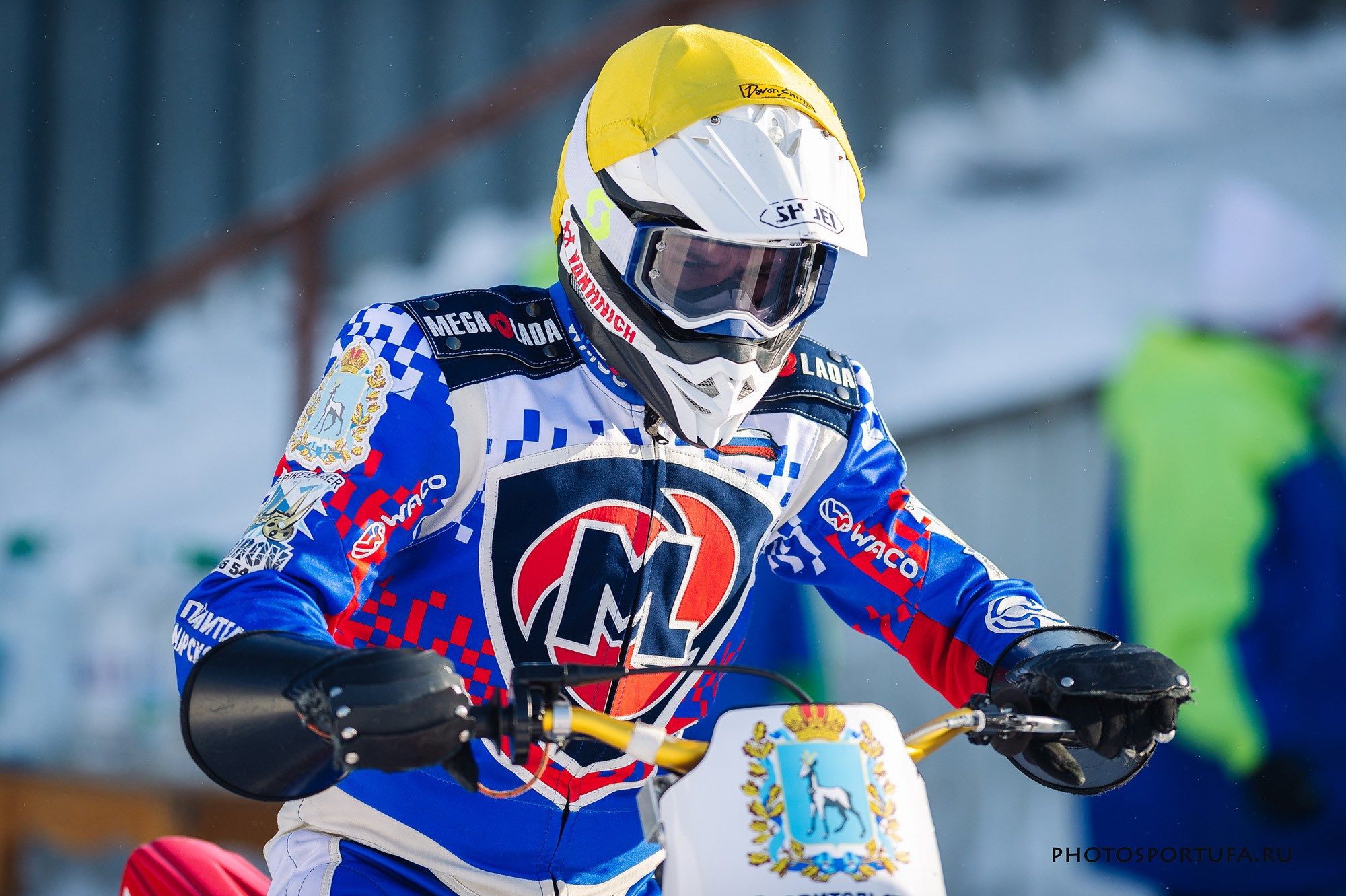 Мотогонку на льду. Спортивный фотограф в Уфе Евгений Буров