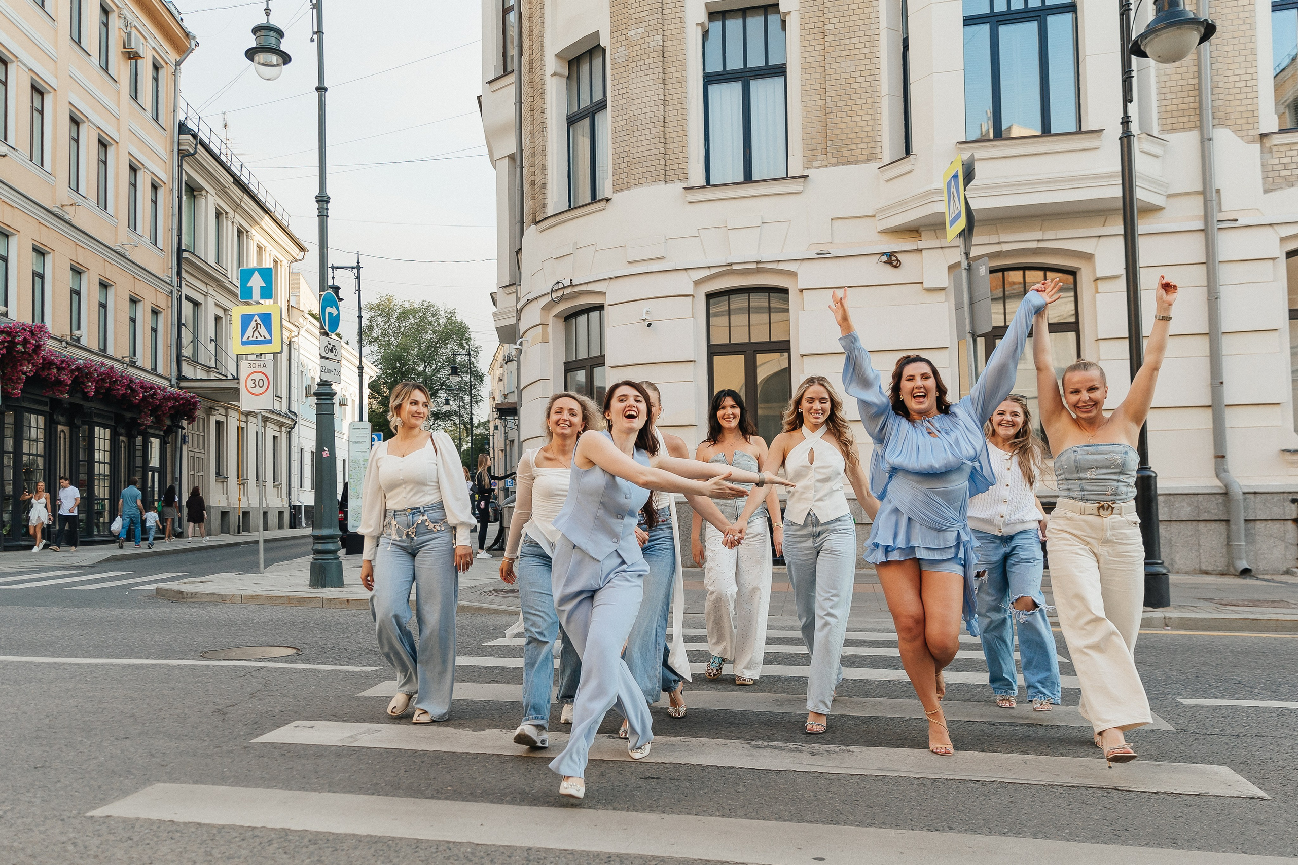 Девичник в Jam в голубом цвете. Фотограф Москва, Балашиха, МО. Свадьбы, репортажи, контент, портреты