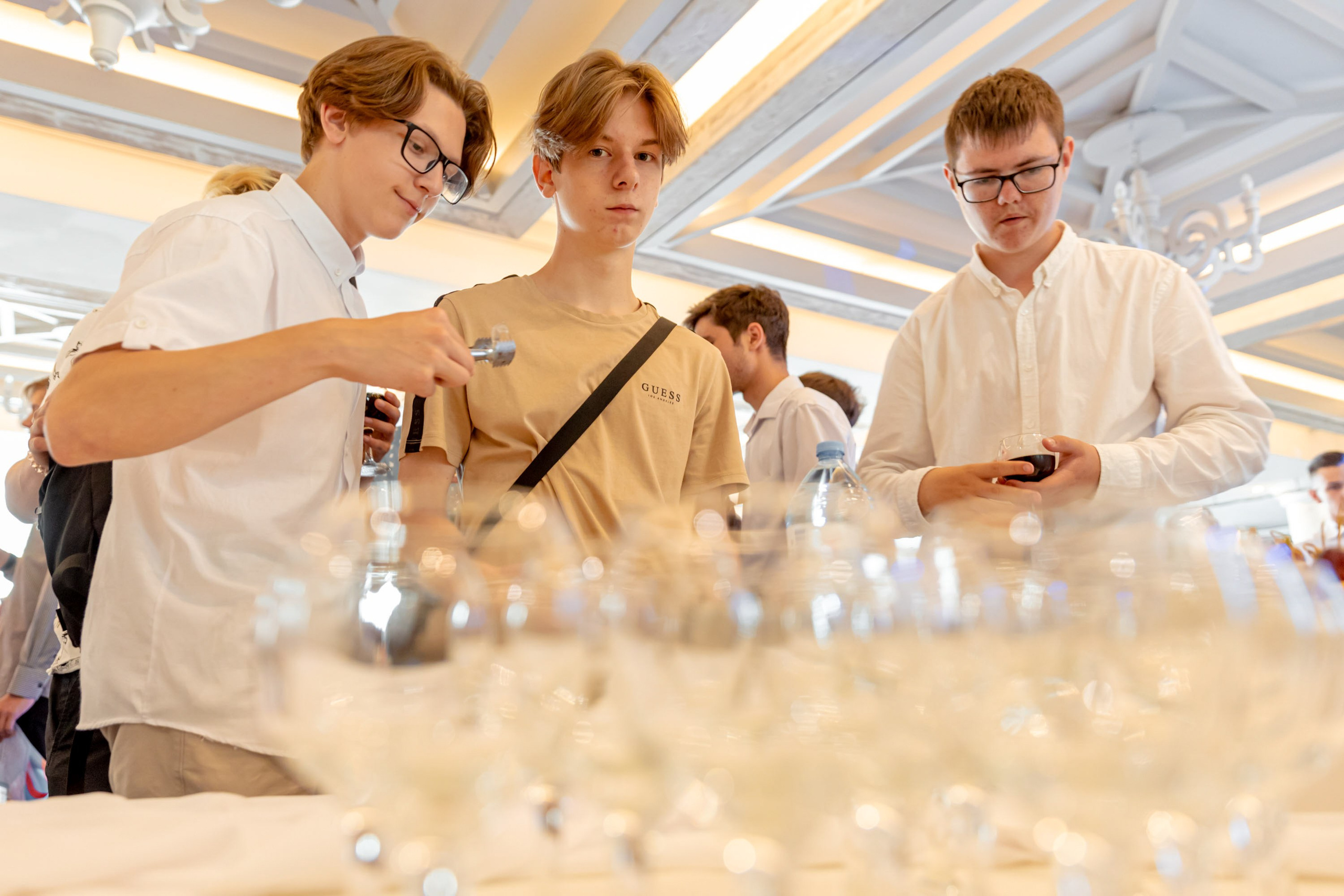 Фотосъёмка школьного выпускного в ресторане. Фотограф на праздник, корпоратив, День Рождения и Юбилей в г. Санкт-Петербурге Алексей Анкушев