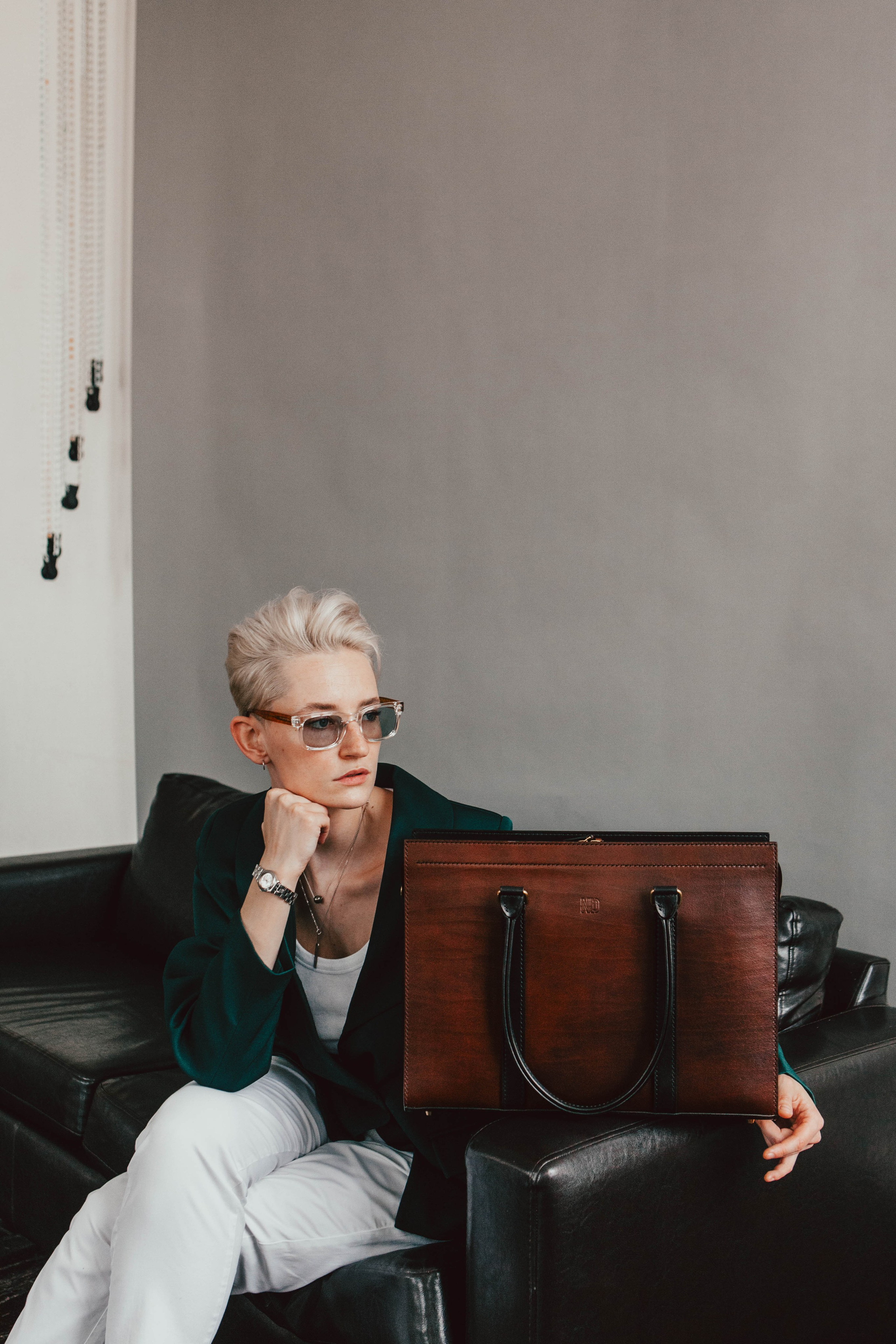 Анна Гречаная и изделие Дана Настаса 💼. Фотограф Ольга Крукле