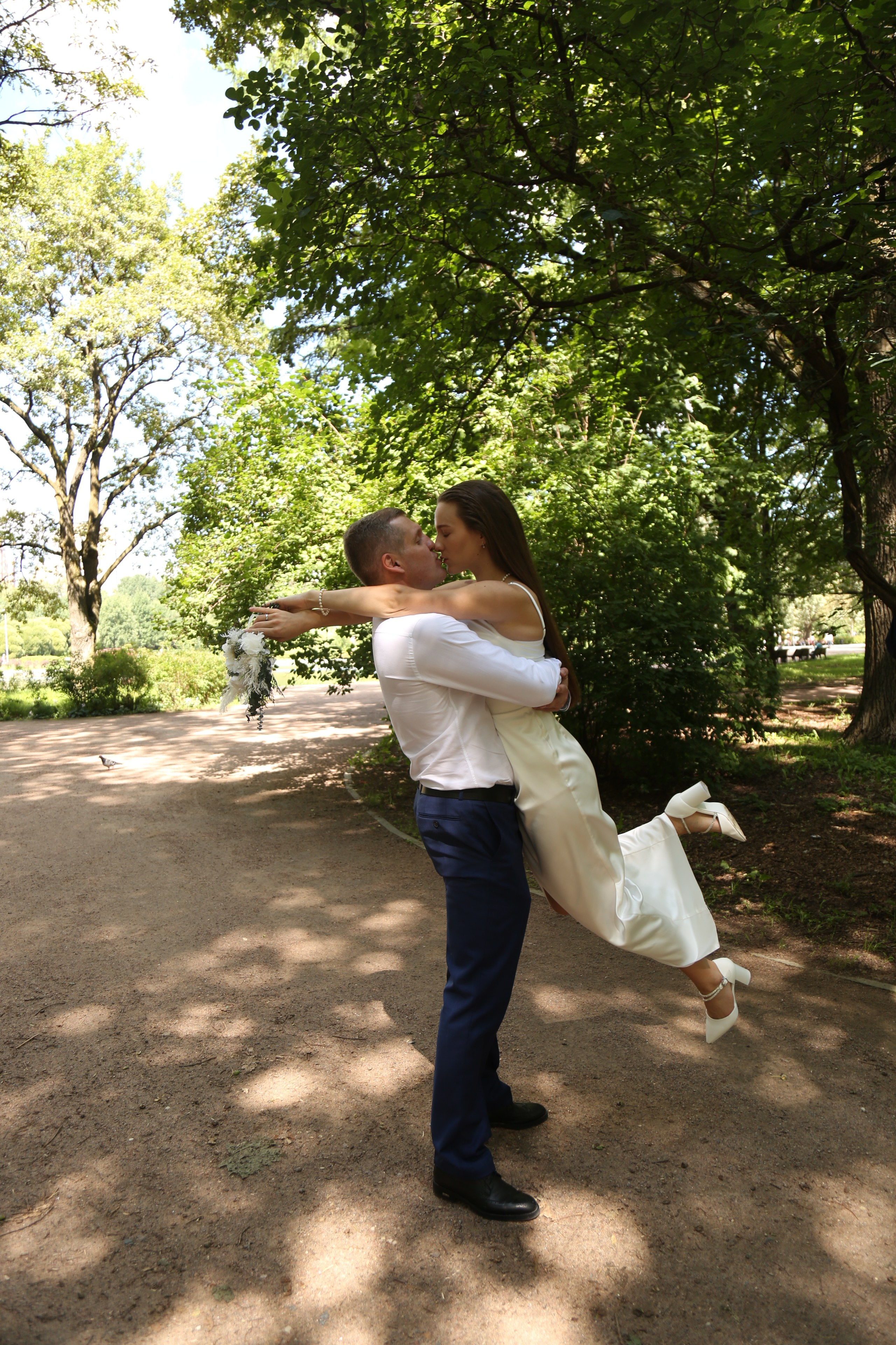 ЗАГС Савёловский свадебная фотосессия и прогулка в парке Дубки для Александра и Анастасии. Фотосессия в студии в Москве от профессионального фотографа услуги по доступным ценам