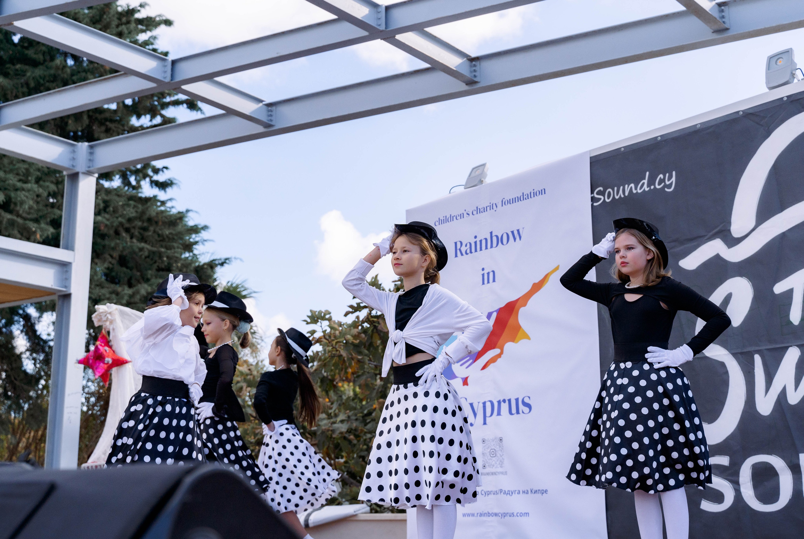 Новогодняя ярмарка от БФ «Радуга на Кипре». Свадебный и семейный фотограф Ирина Чернова