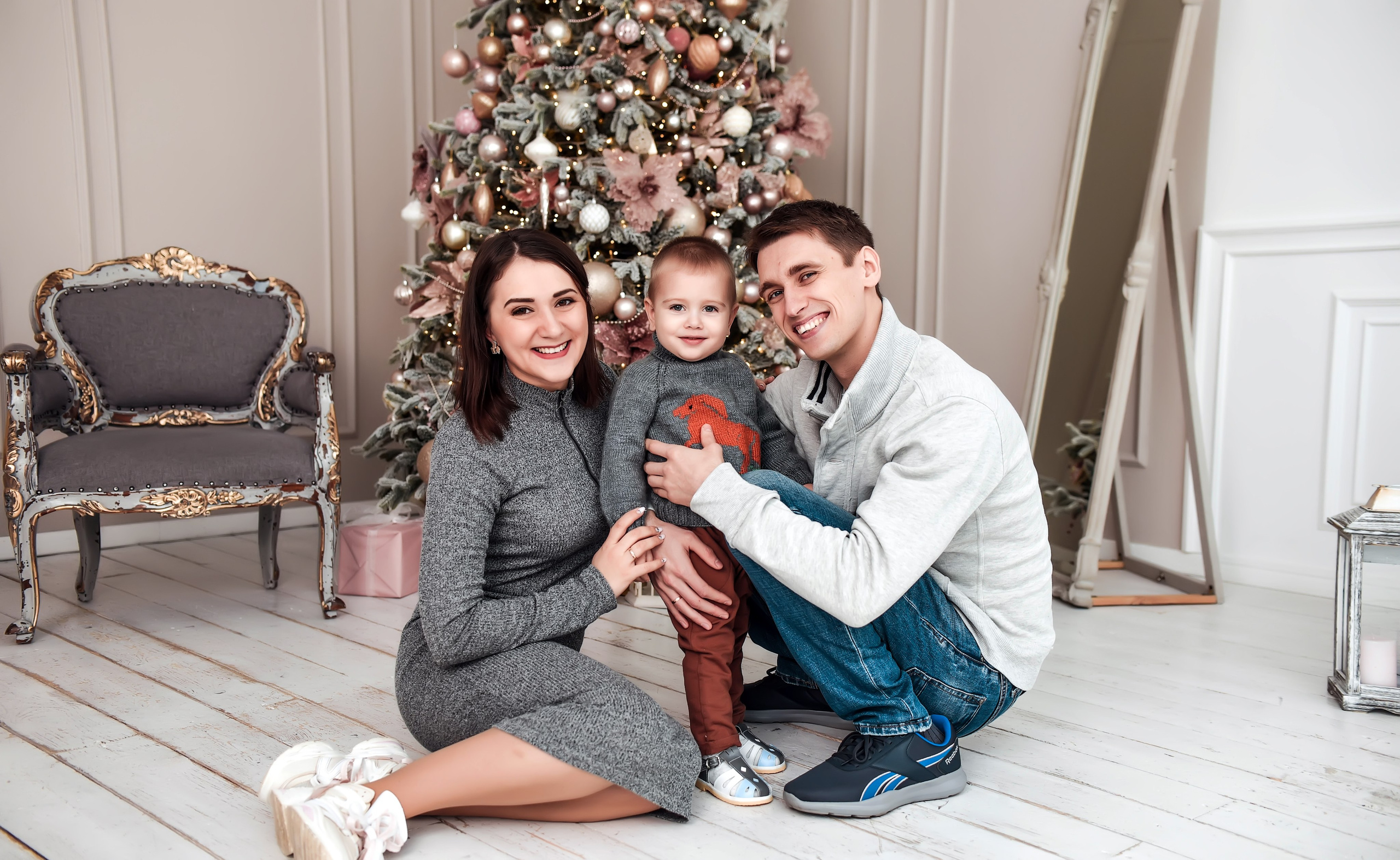 Новогодняя семейная. Свадебный, семейный, детский, контент фотограф в Омске Максим Ильин