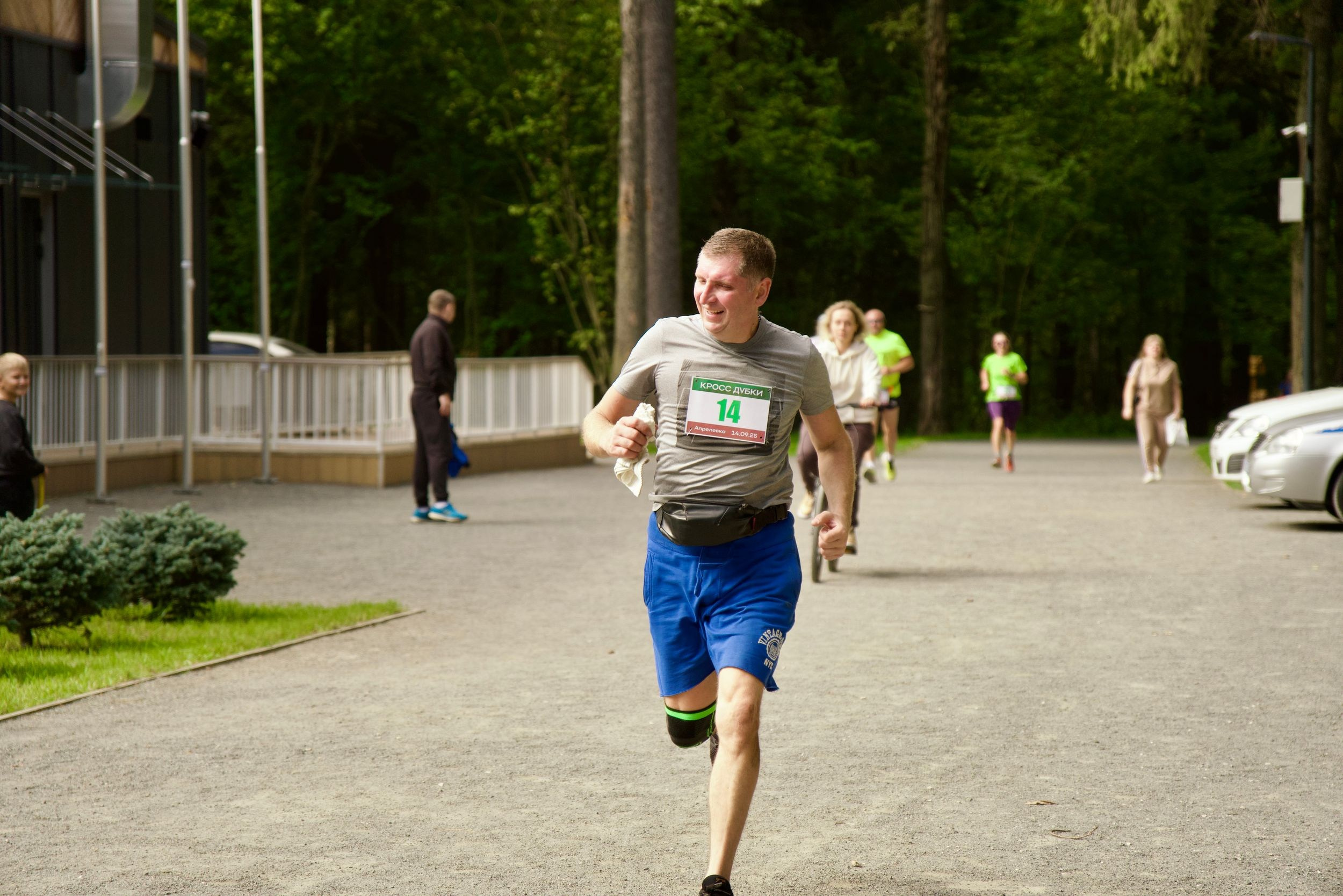 Забег в парке «Дубки». Кафе «БЕЛКА НАШЕПТАЛА». Ну оооочень концептуальное кафе