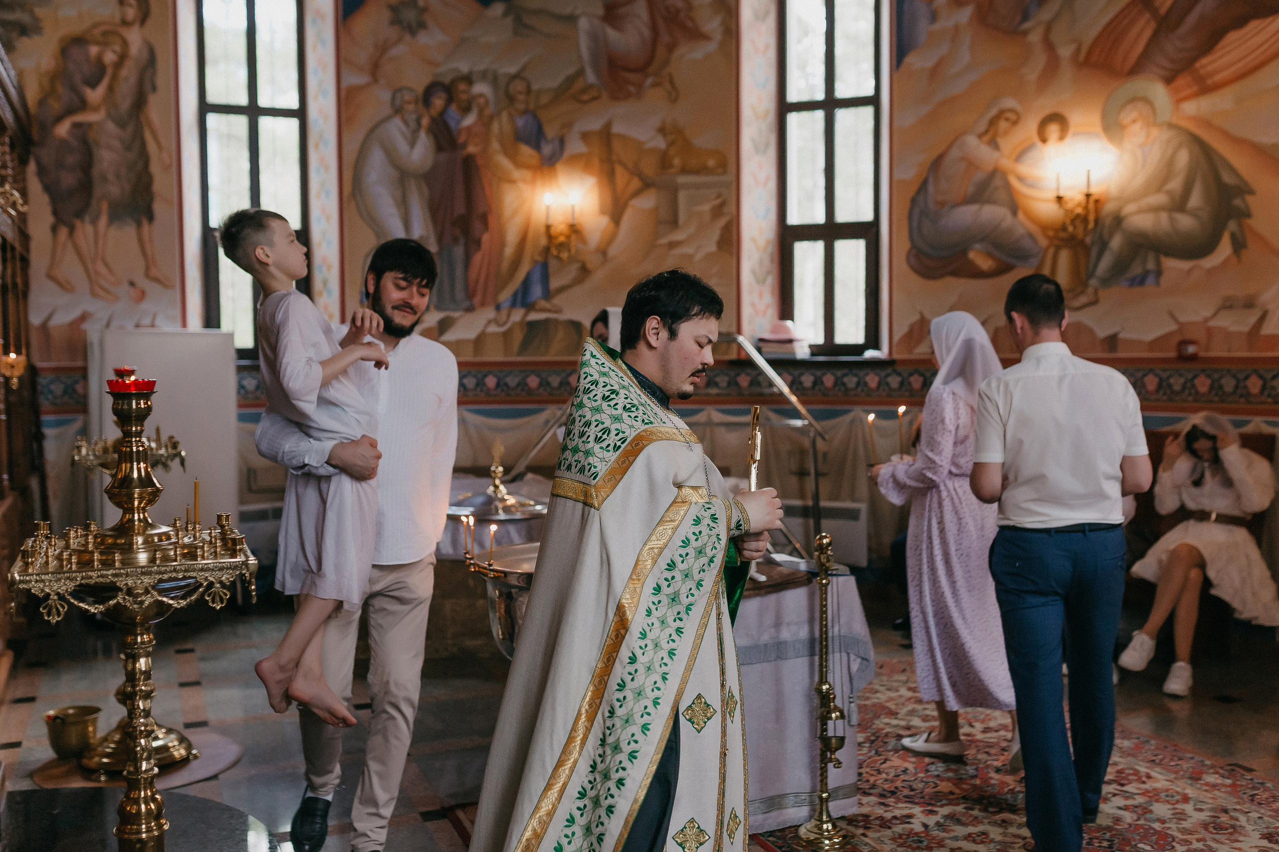 Крещение Артёма и Валерии. Храм Георгия Победоносца. Семейный фотограф в Сургуте