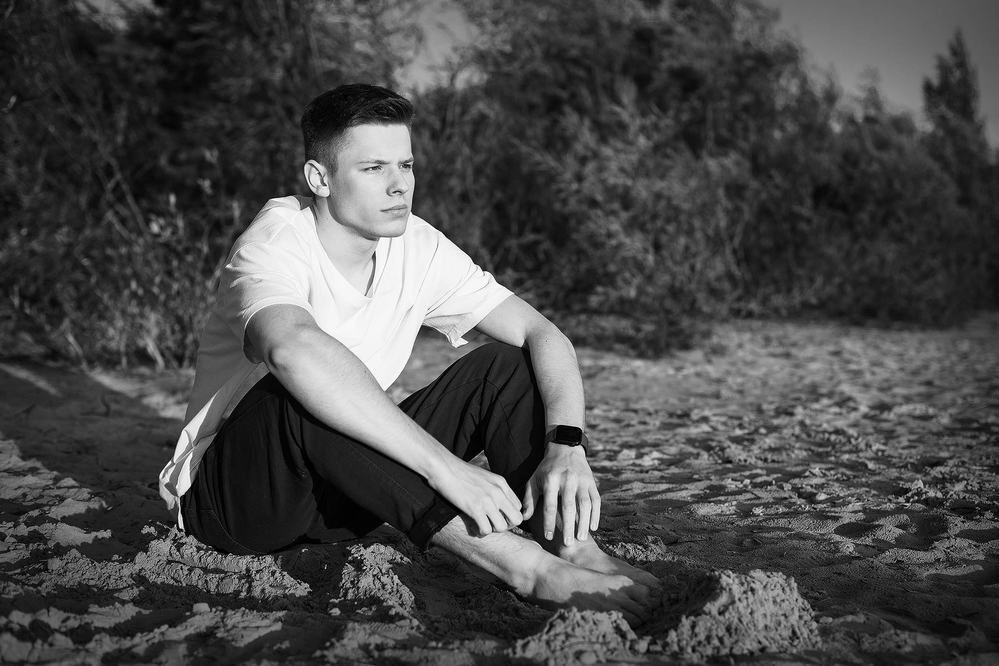 Portrait-in-an-open-space-in-a-park-with-soft-light