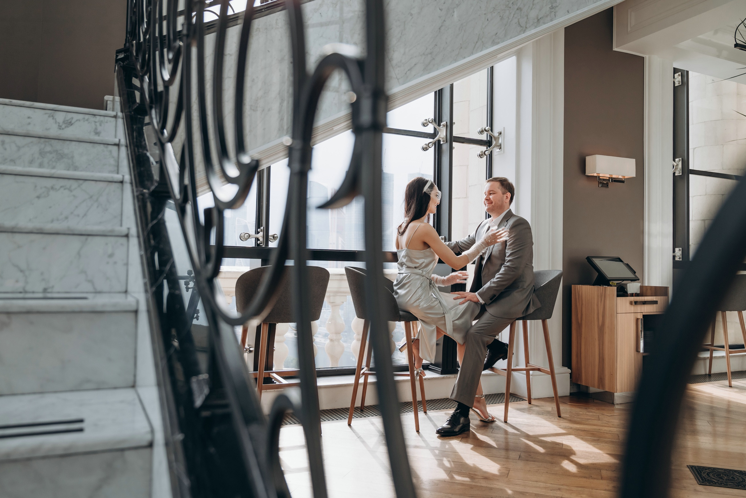 Сборы жениха и невесты в отеле Radisson Collection Hotel. Свадебный и семейный фотограф в Москве Светлана Зоткина