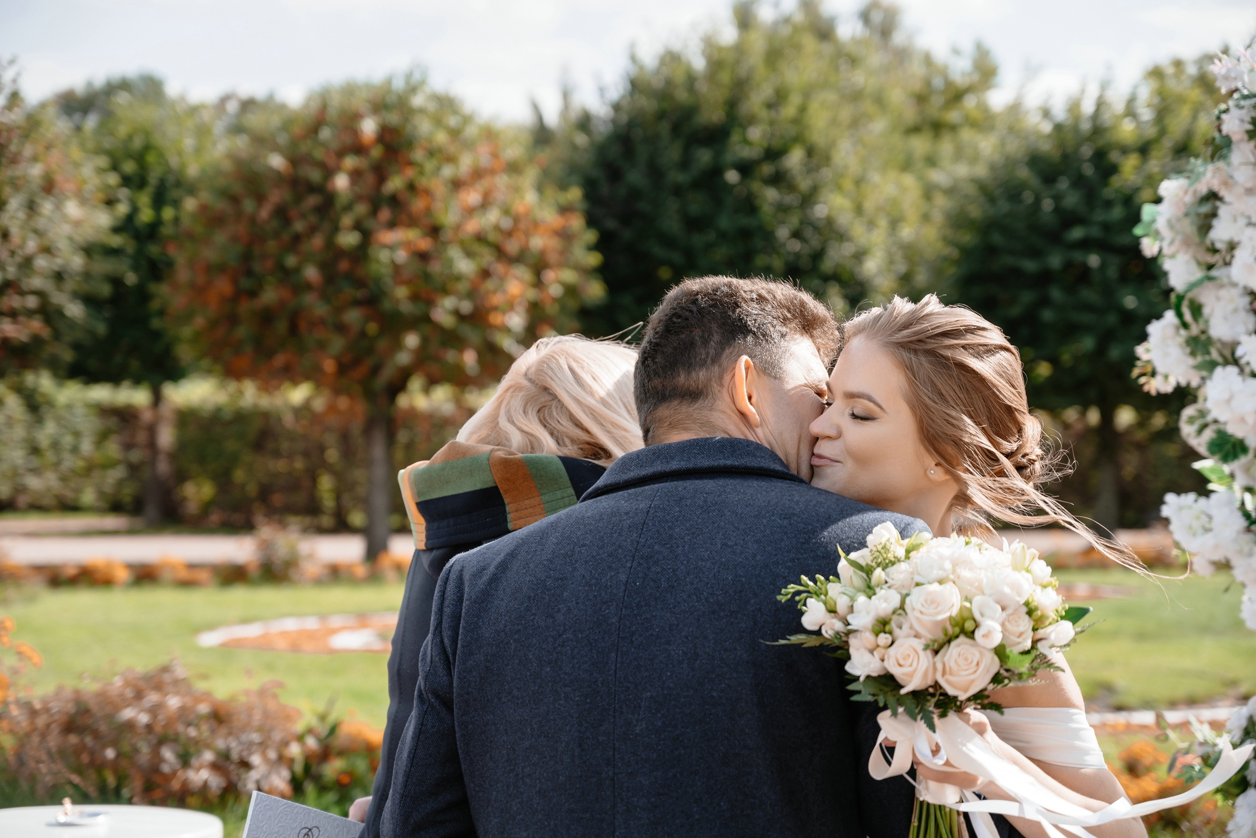 Выездная регистрация брака в парке Кусково. Свадебный и семейный фотограф в Москве Светлана Зоткина