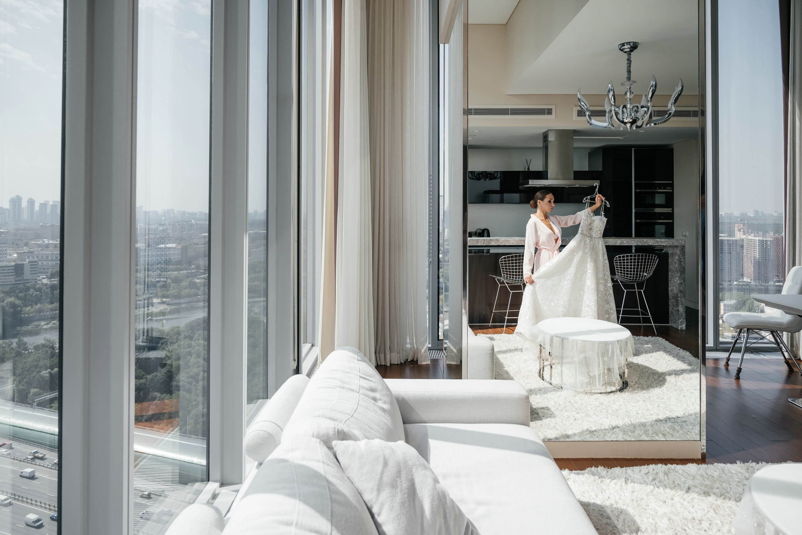 Свадебная фотосессия утра невесты в апартаментах Москва-Сити. Свадебный и семейный фотограф в Москве Светлана Зоткина