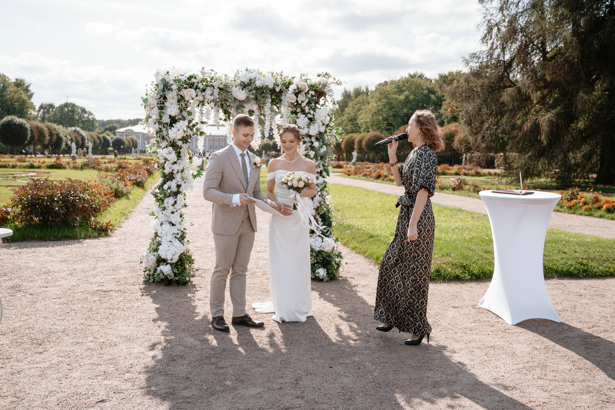 Выездная регистрация брака в парке Кусково. Свадебный и семейный фотограф в Москве Светлана Зоткина